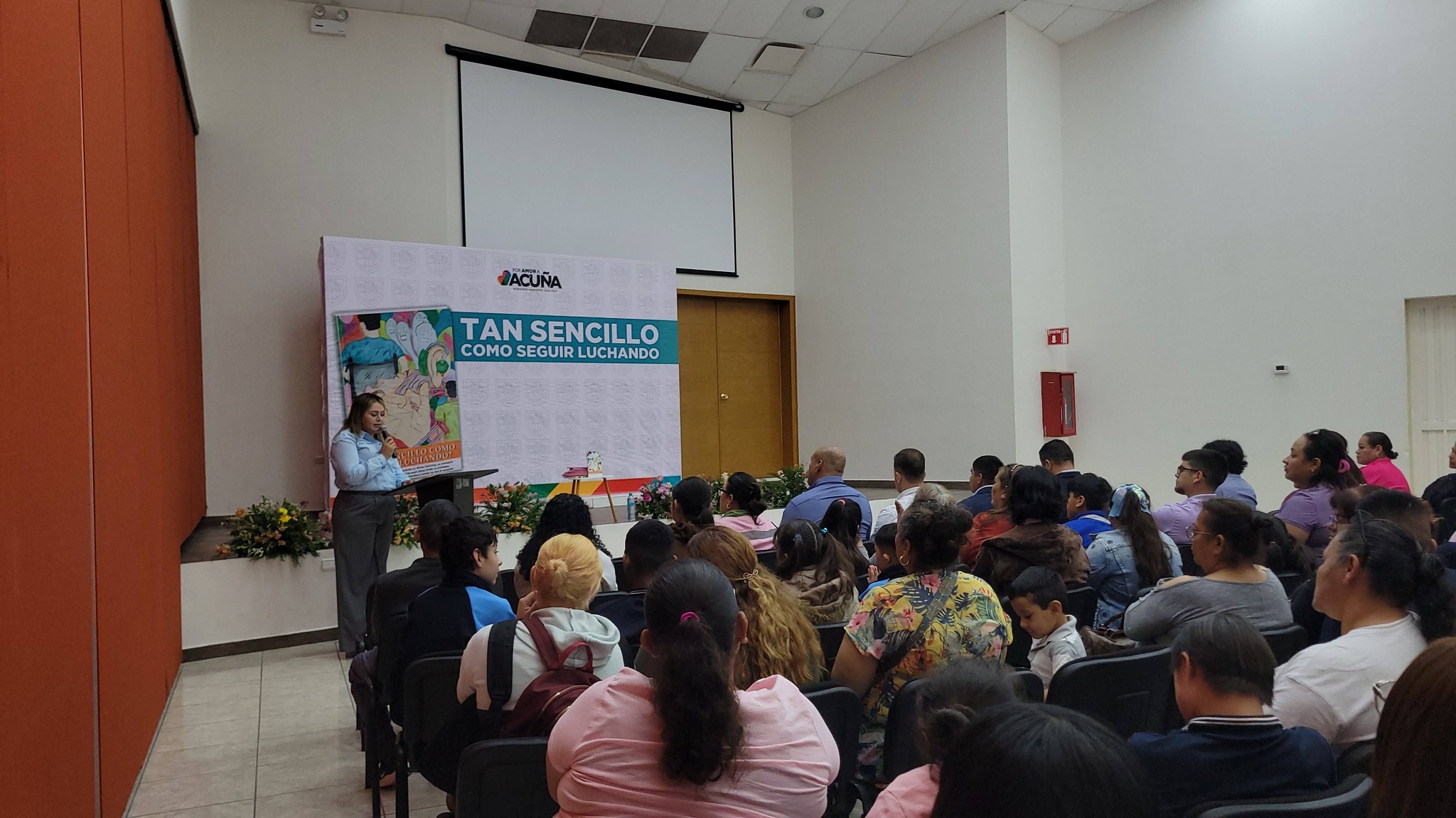 Presentan en Acuña el libro Tan sencillo como seguir luchando