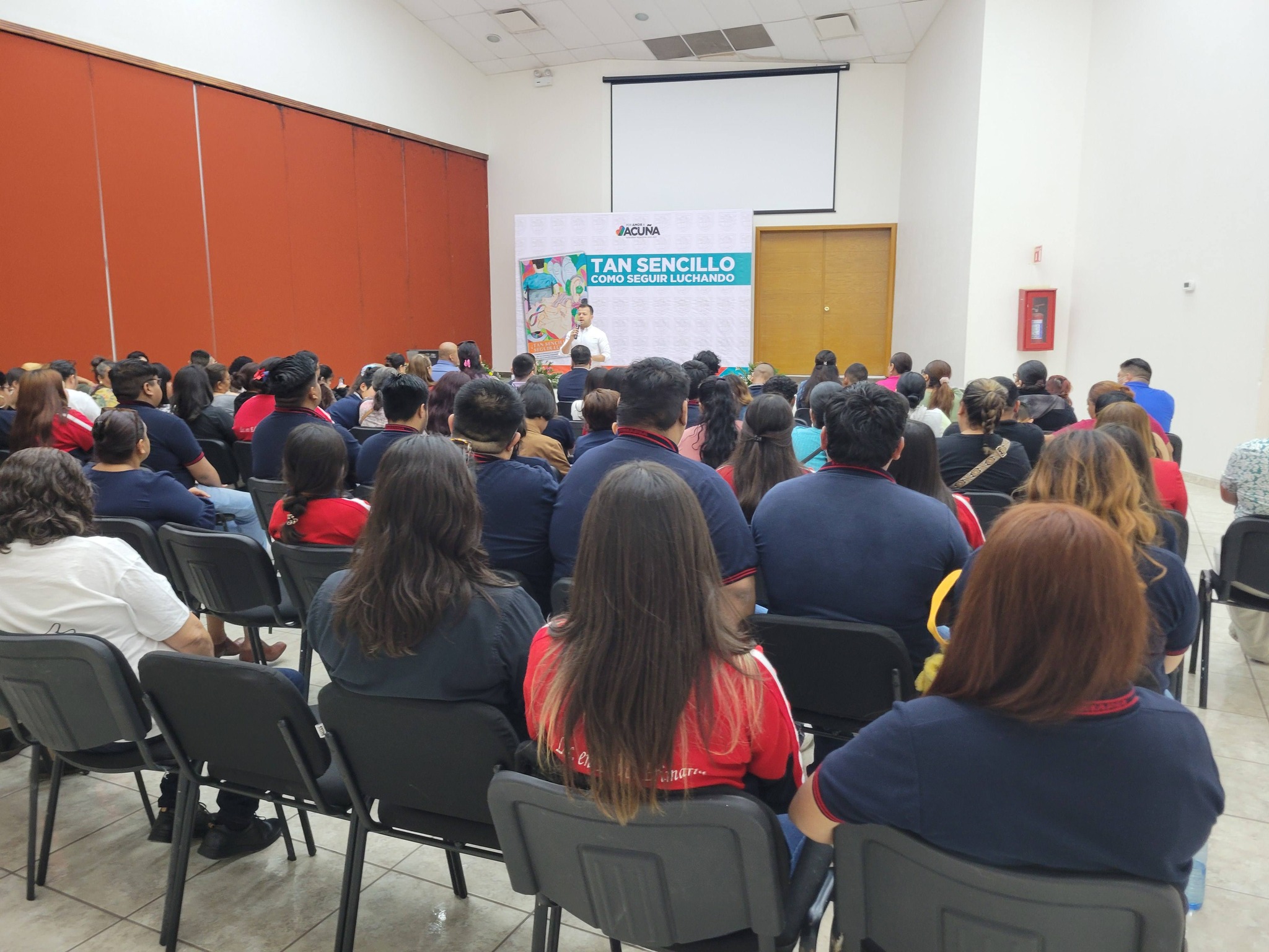 Presentan en Acuña el libro Tan sencillo como seguir luchando