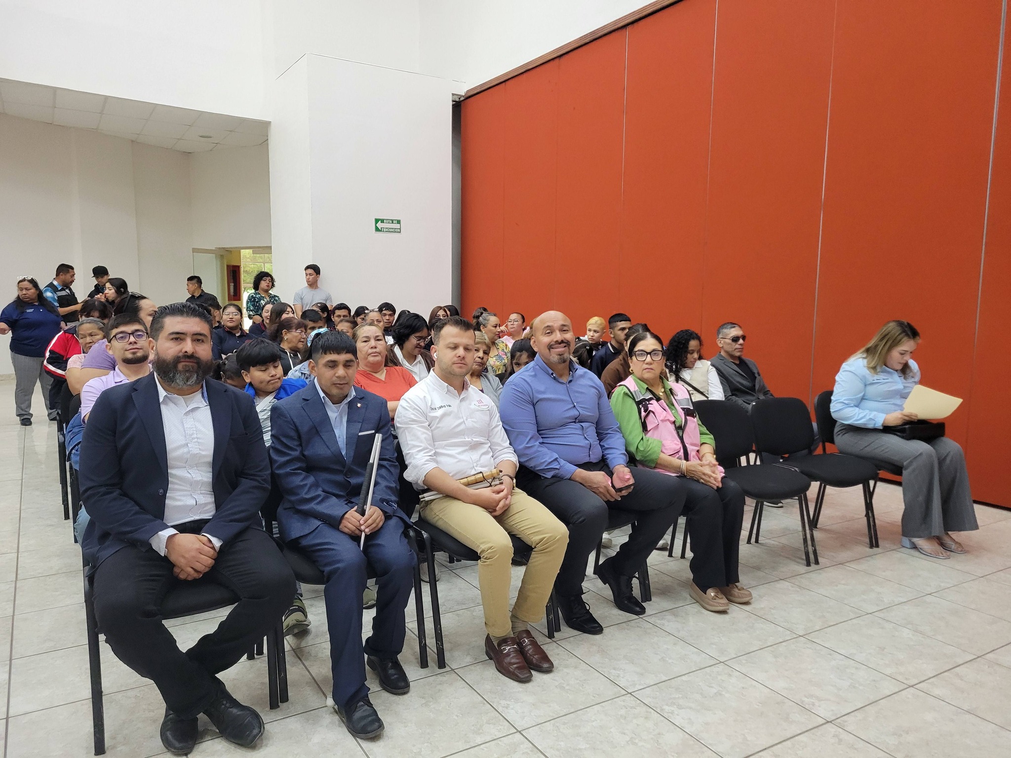 Presentan en Acuña el libro Tan sencillo como seguir luchando