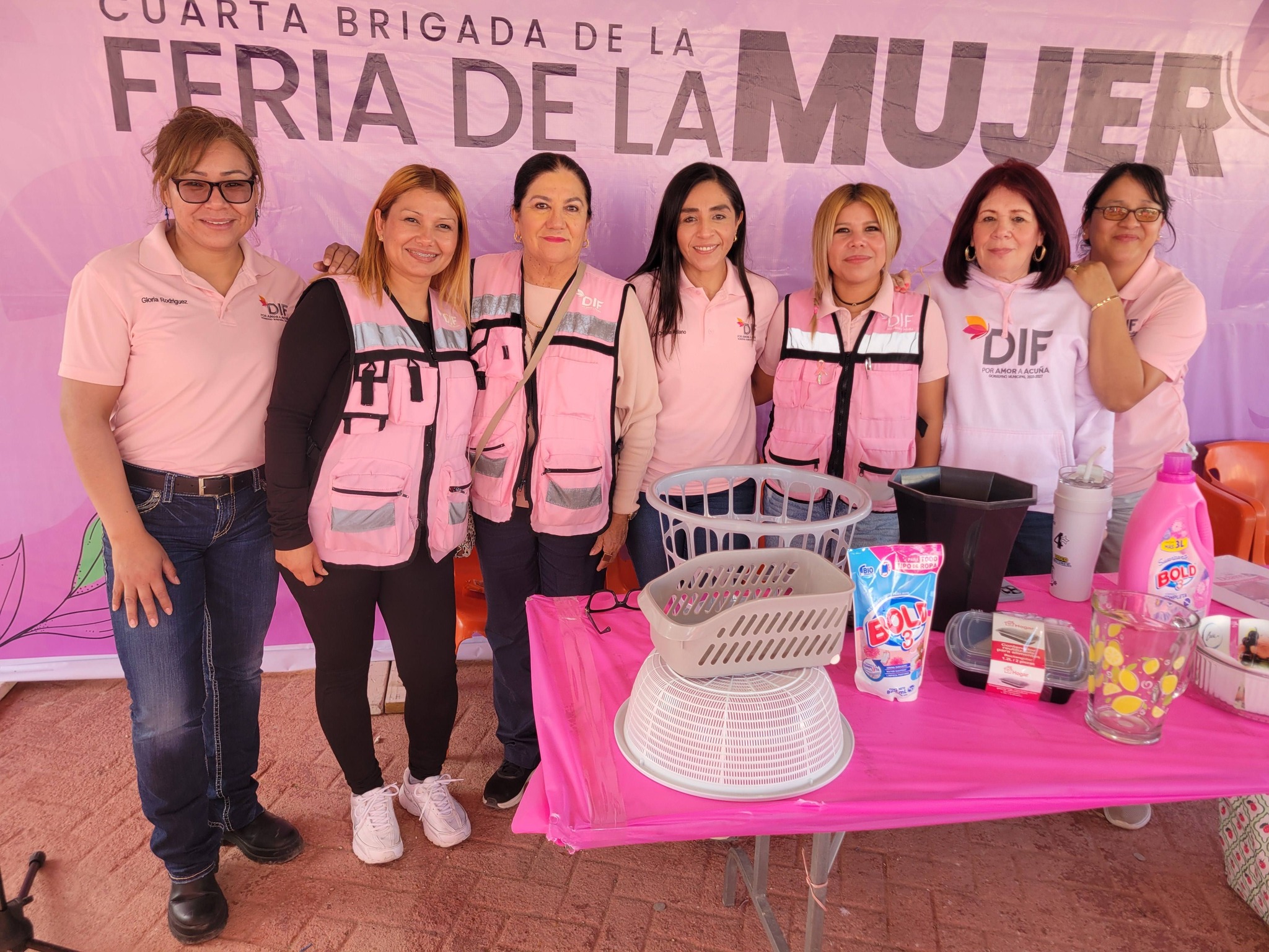 Realiza el DIF feria de la mujer en Fundadores