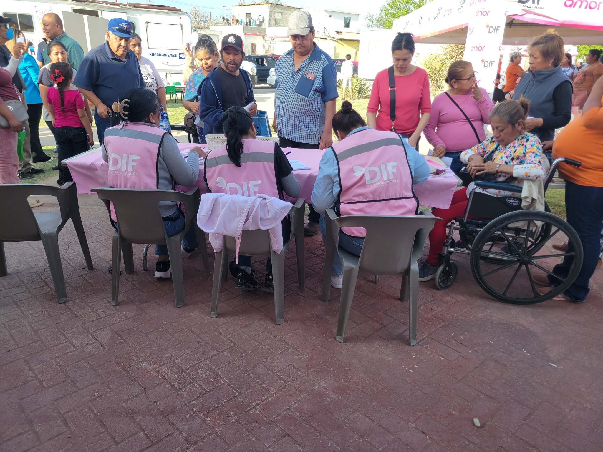 Realiza el DIF feria de la mujer en Fundadores