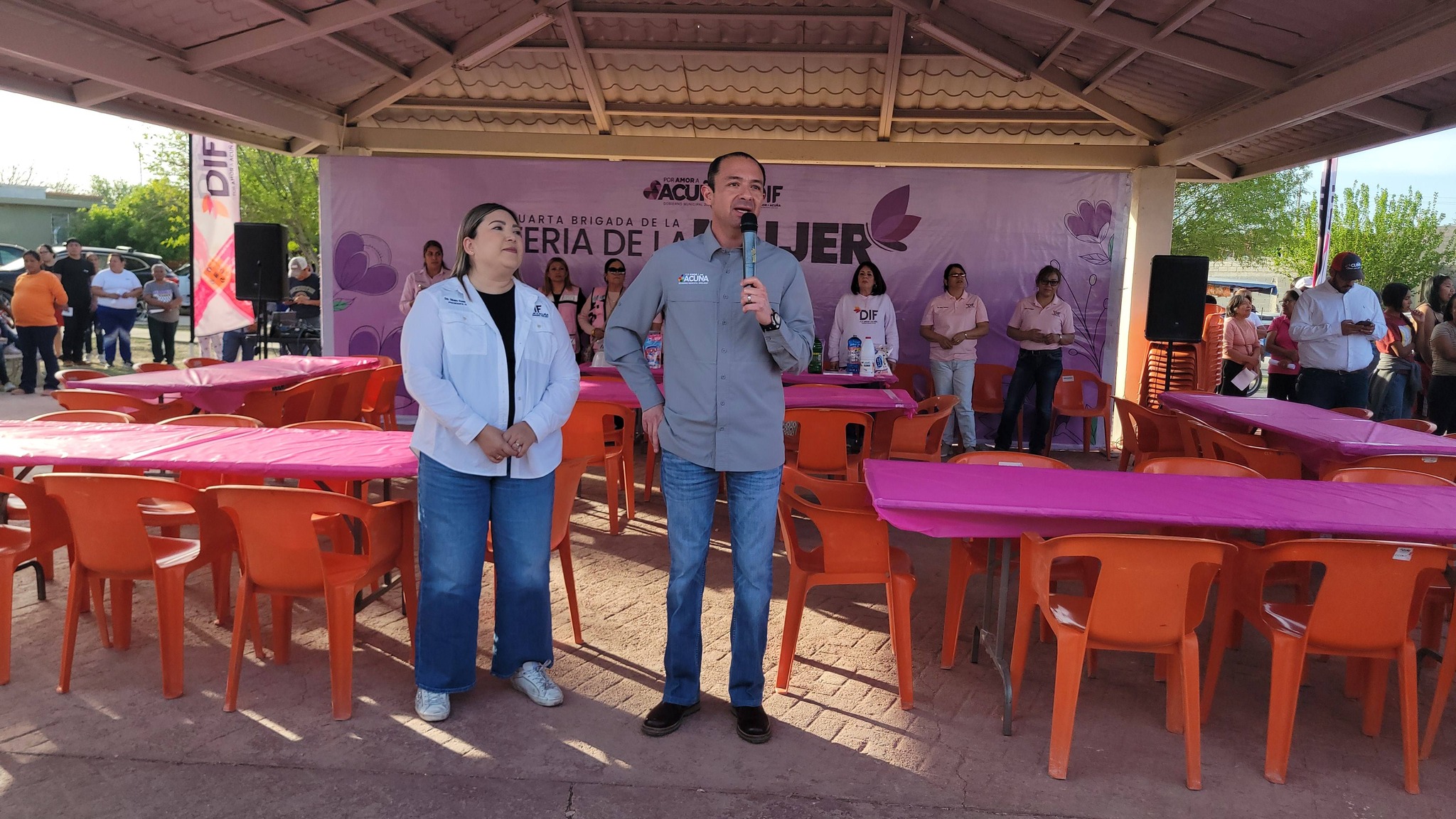 Realiza el DIF feria de la mujer en Fundadores