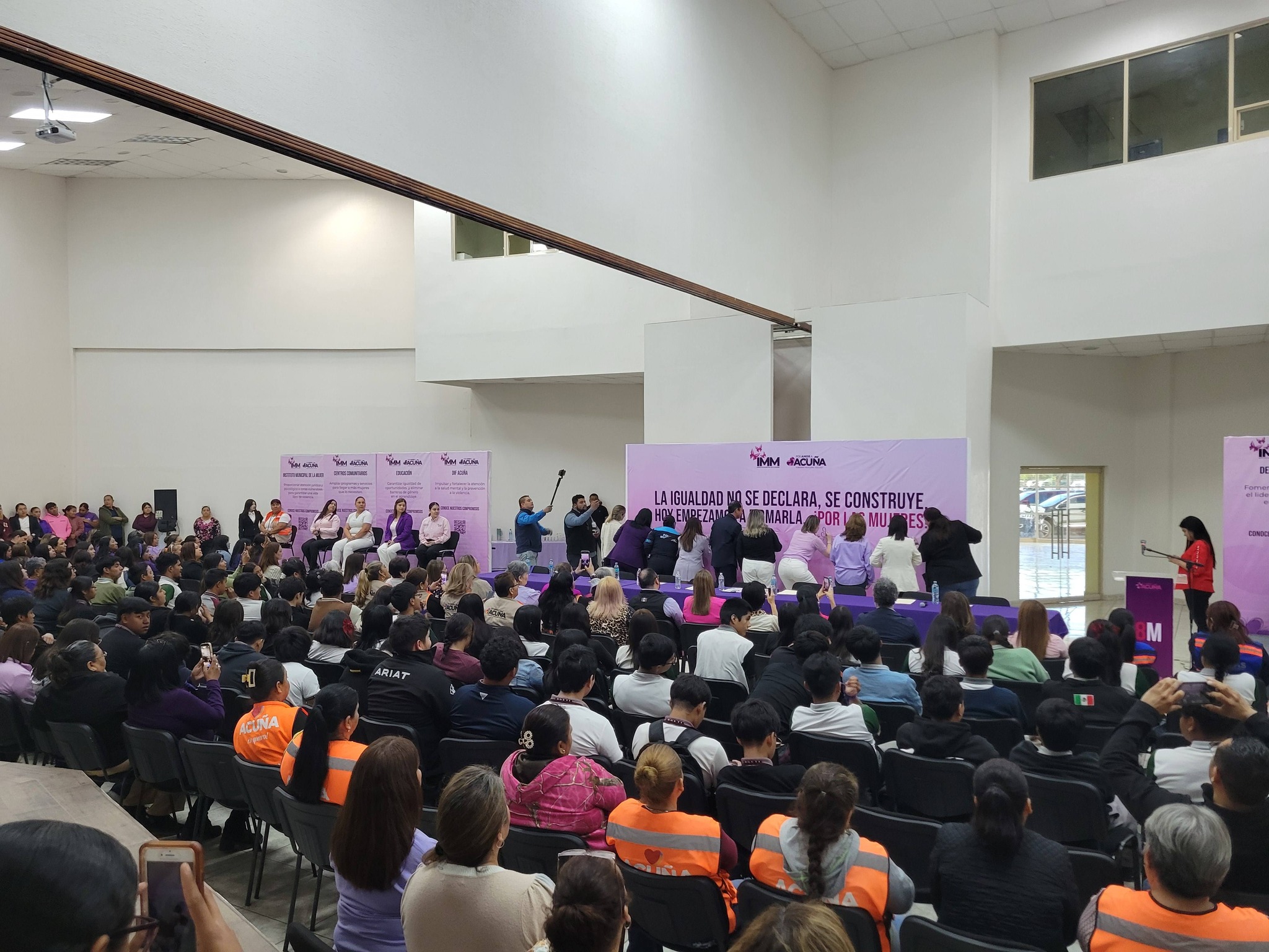 Reconoce Emilio De Hoyos valor e importancia de la mujer