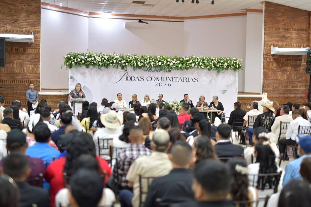 UNEN SUS VIDAS EN MATRIMONIO 135 PAREJAS