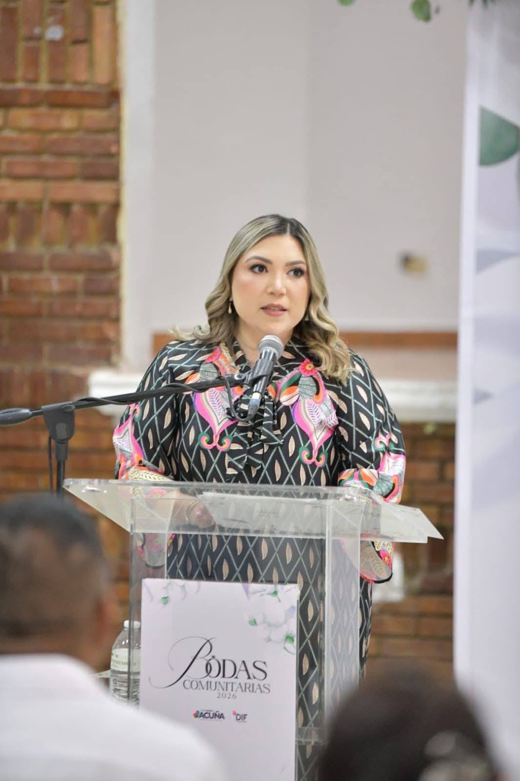 UNEN SUS VIDAS EN MATRIMONIO 135 PAREJAS