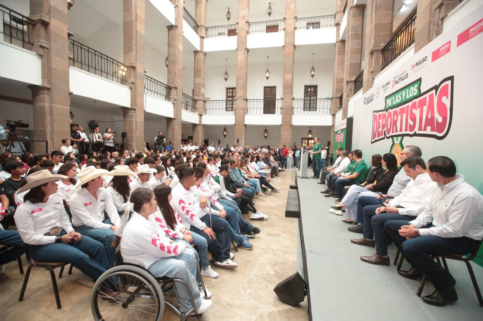 ARRANCA MANOLO EL PROGRAMA “PA’ LOS DEPORTISTAS 2026” EN COAHUILA