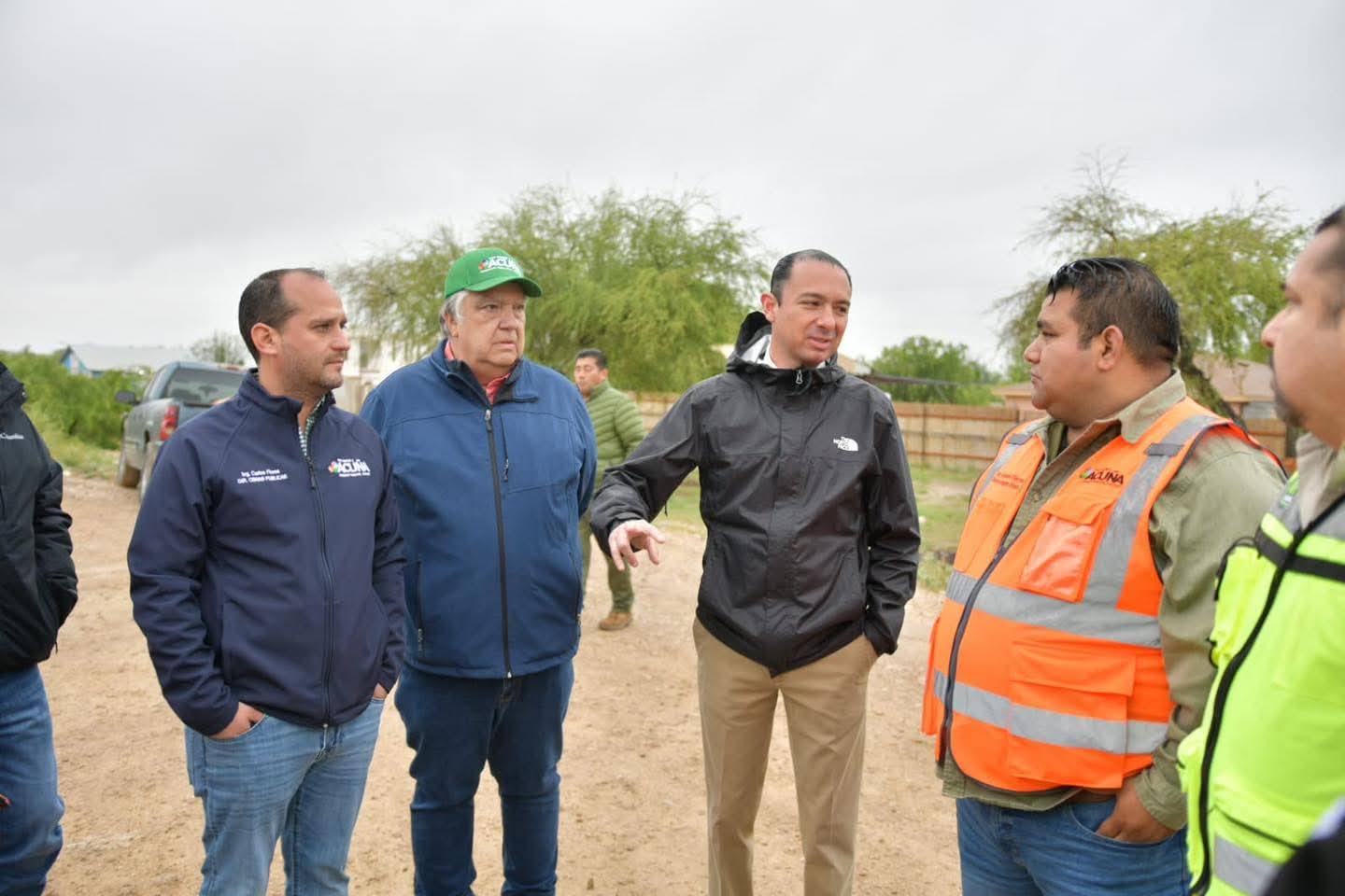 EMILIO ANDA CHAMBEANDO RECIO POR UN ACUÑA MÁS LIMPIO