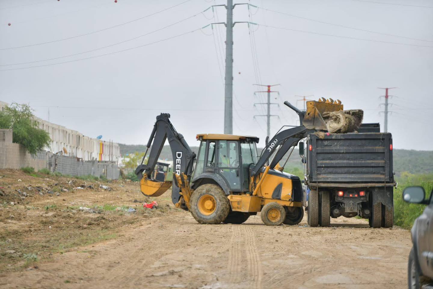 EMILIO ANDA CHAMBEANDO RECIO POR UN ACUÑA MÁS LIMPIO