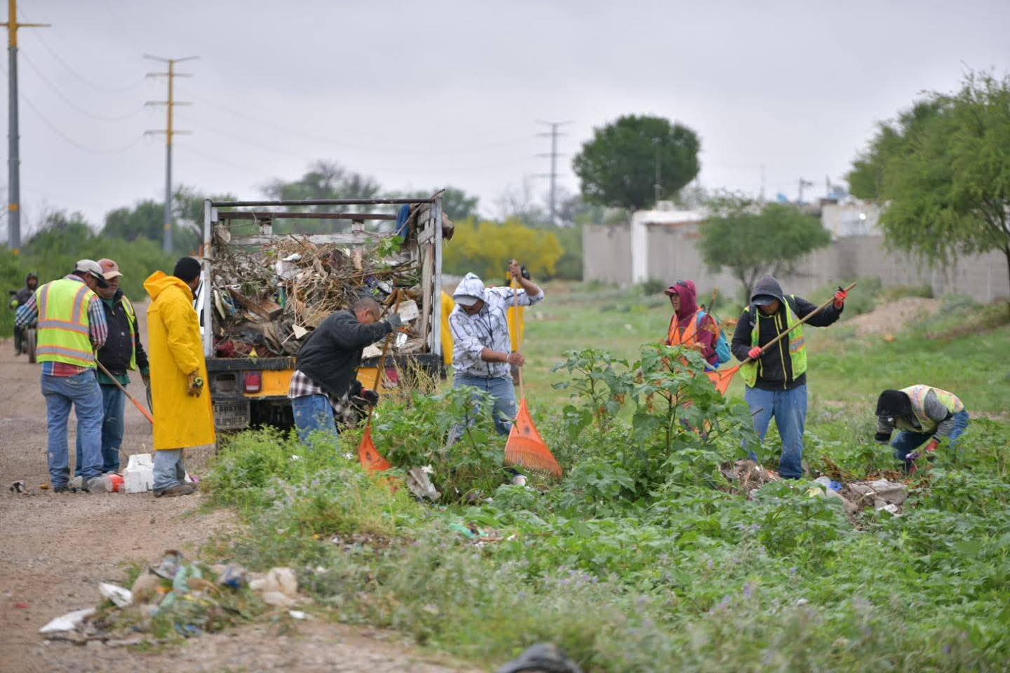 EMILIO ANDA CHAMBEANDO RECIO POR UN ACUÑA MÁS LIMPIO