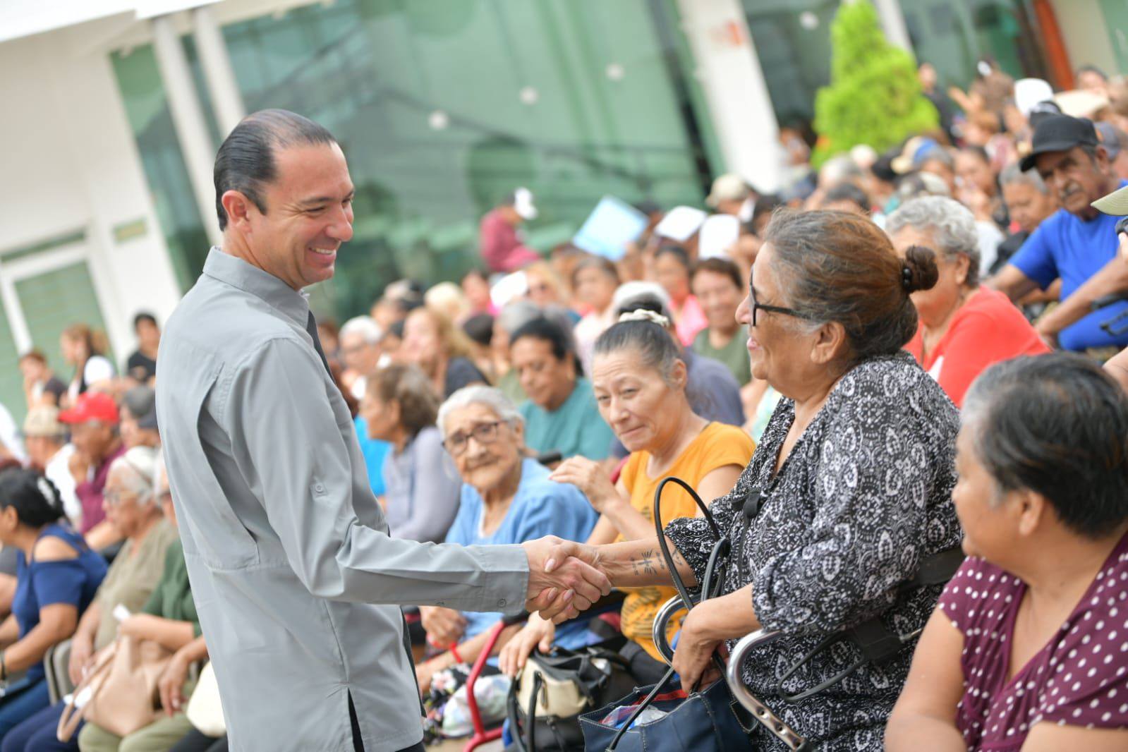 EMILIO DE HOYOS ARRANCÓ EL PROGRAMA “CON AMOR, ALIMENTO PARA TODOS” EN BENEFICIO DE MIL FAMILIAS