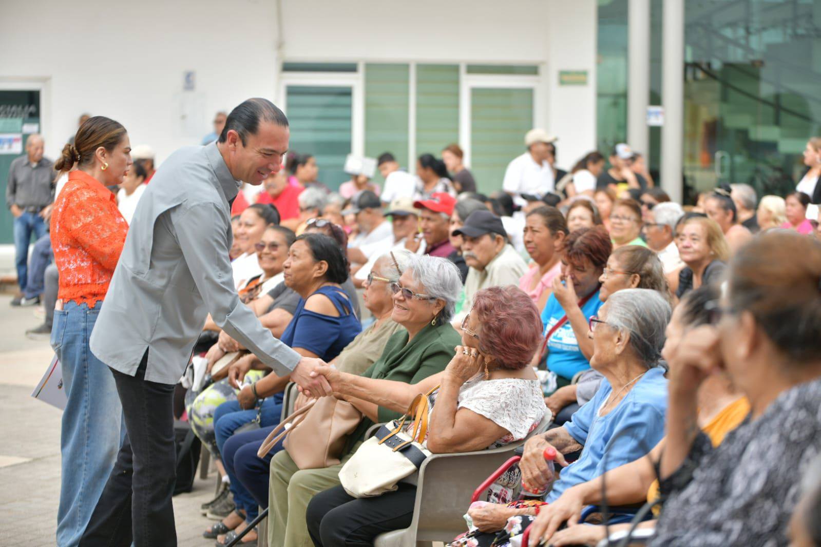 EMILIO DE HOYOS ARRANCÓ EL PROGRAMA “CON AMOR, ALIMENTO PARA TODOS” EN BENEFICIO DE MIL FAMILIAS