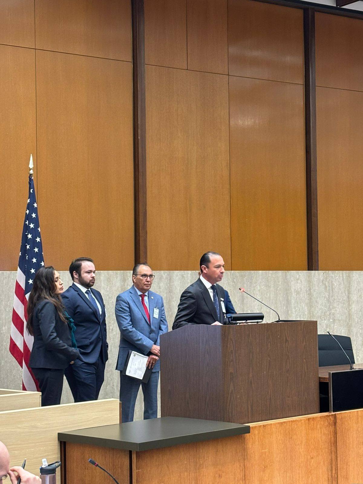 EMILIO DE HOYOS PROMUEVE NUEVO PUENTE INTERNACIONAL EN WASHINGTON