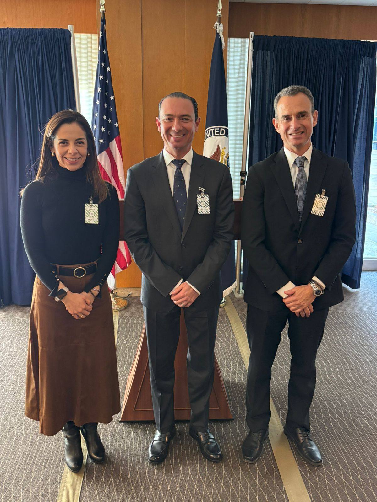 EMILIO DE HOYOS PROMUEVE NUEVO PUENTE INTERNACIONAL EN WASHINGTON