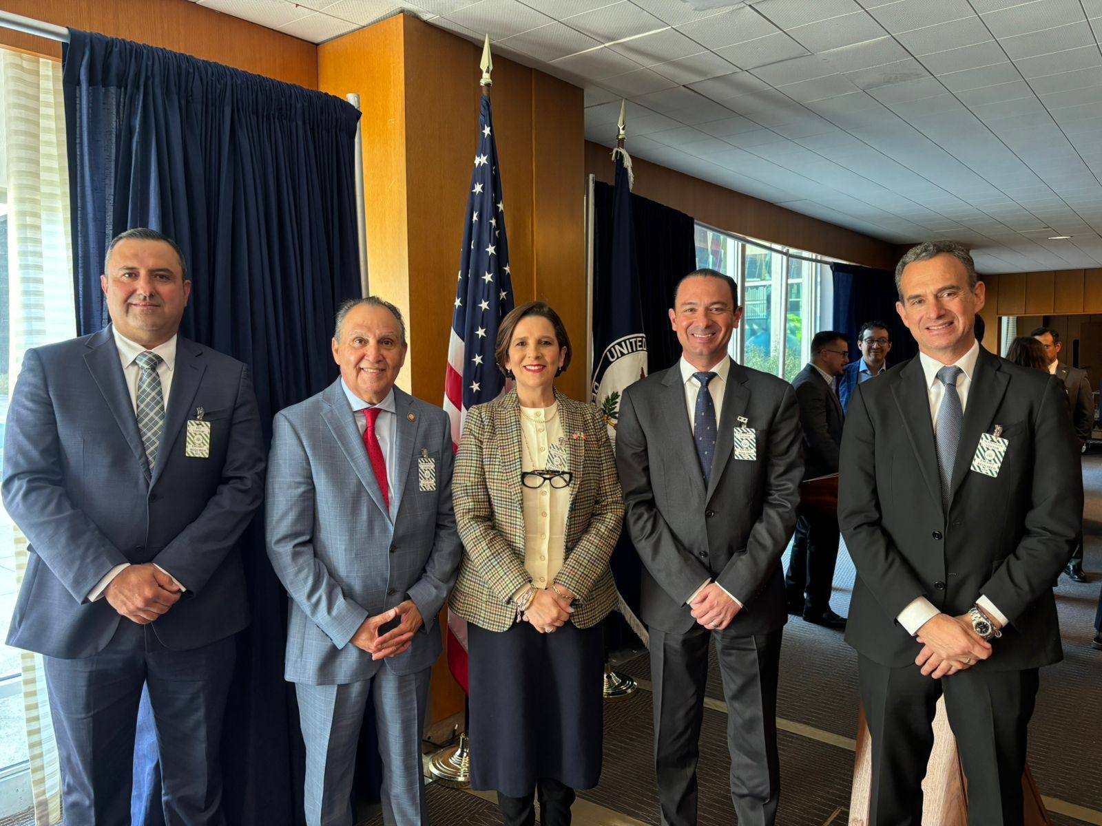 EMILIO DE HOYOS PROMUEVE NUEVO PUENTE INTERNACIONAL EN WASHINGTON