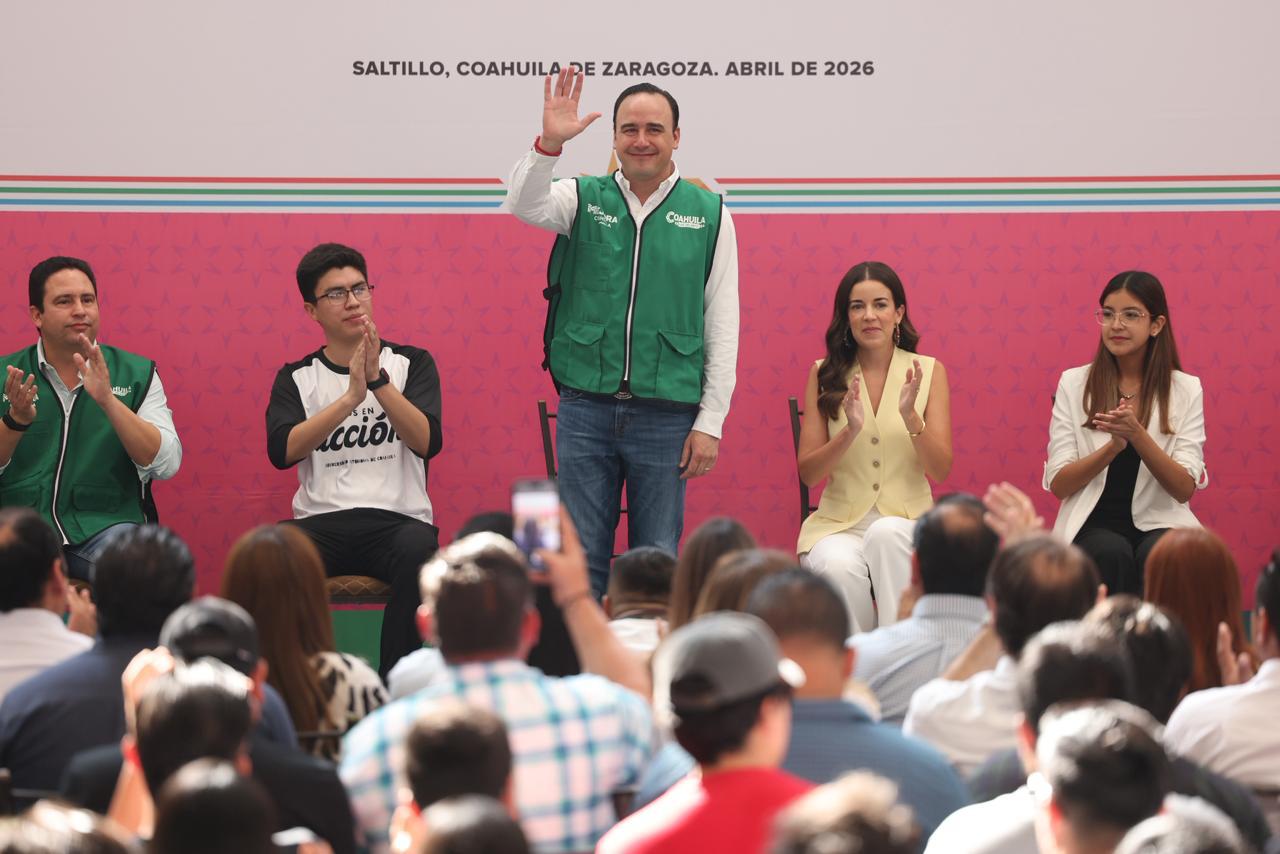 ENTREGA GOBERNADOR SÚPER BECAS A JÓVENES POR HASTA 100 MIL PESOS