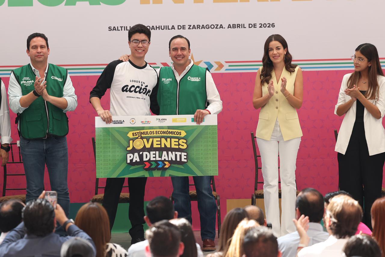 ENTREGA GOBERNADOR SÚPER BECAS A JÓVENES POR HASTA 100 MIL PESOS