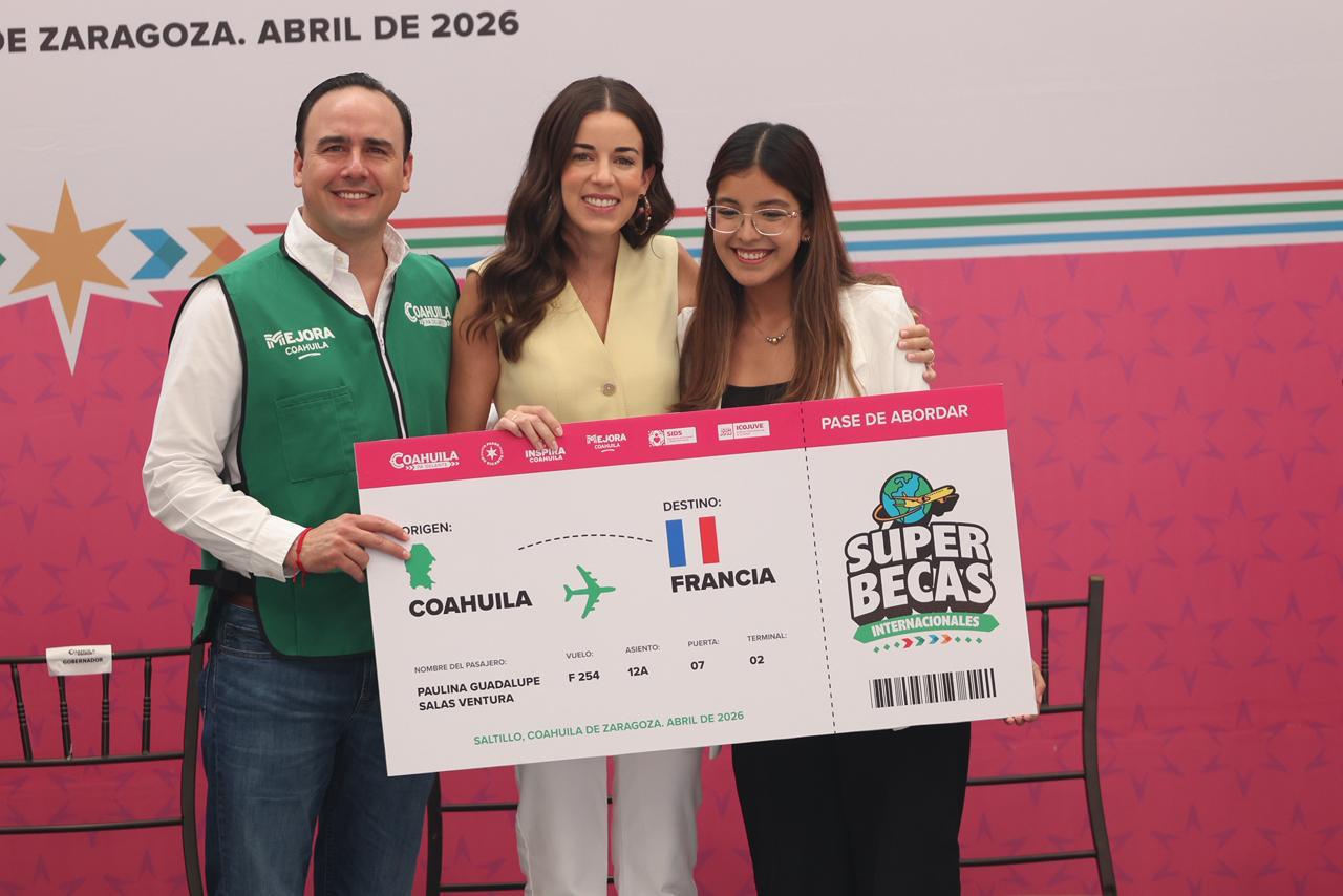 ENTREGA GOBERNADOR SÚPER BECAS A JÓVENES POR HASTA 100 MIL PESOS