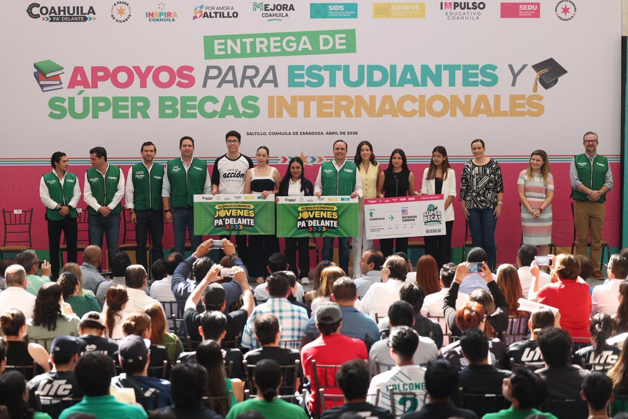 ENTREGA GOBERNADOR SÚPER BECAS A JÓVENES POR HASTA 100 MIL PESOS