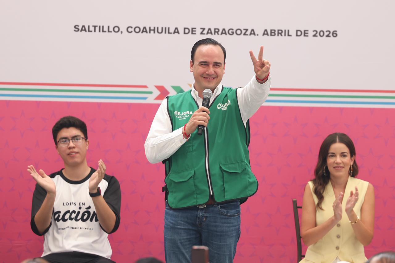 ENTREGA GOBERNADOR SÚPER BECAS A JÓVENES POR HASTA 100 MIL PESOS