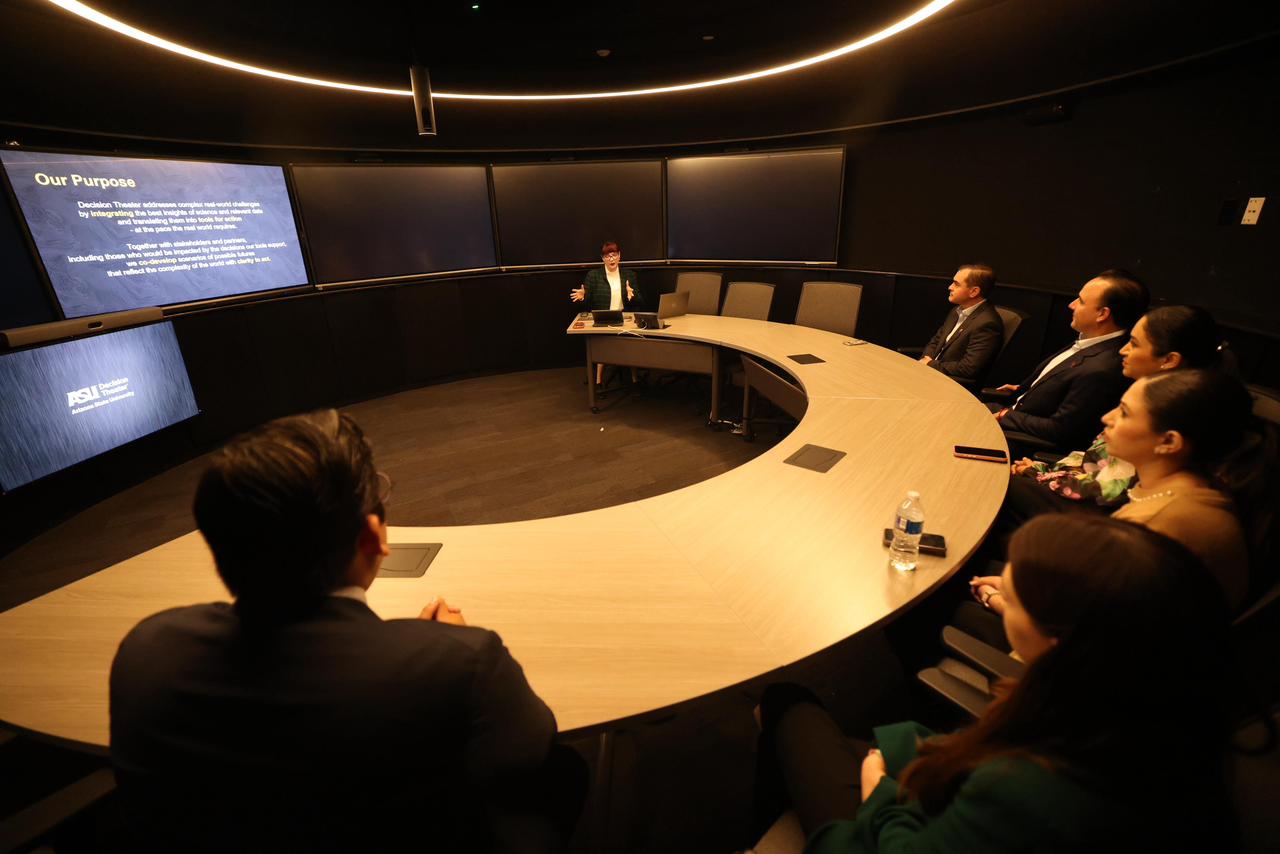 FIRMAMOS EN  WASHINGTON D.C. ACUERDO HISTÓRICO EN MATERIA DE SEMICONDUCTORES: MANOLO