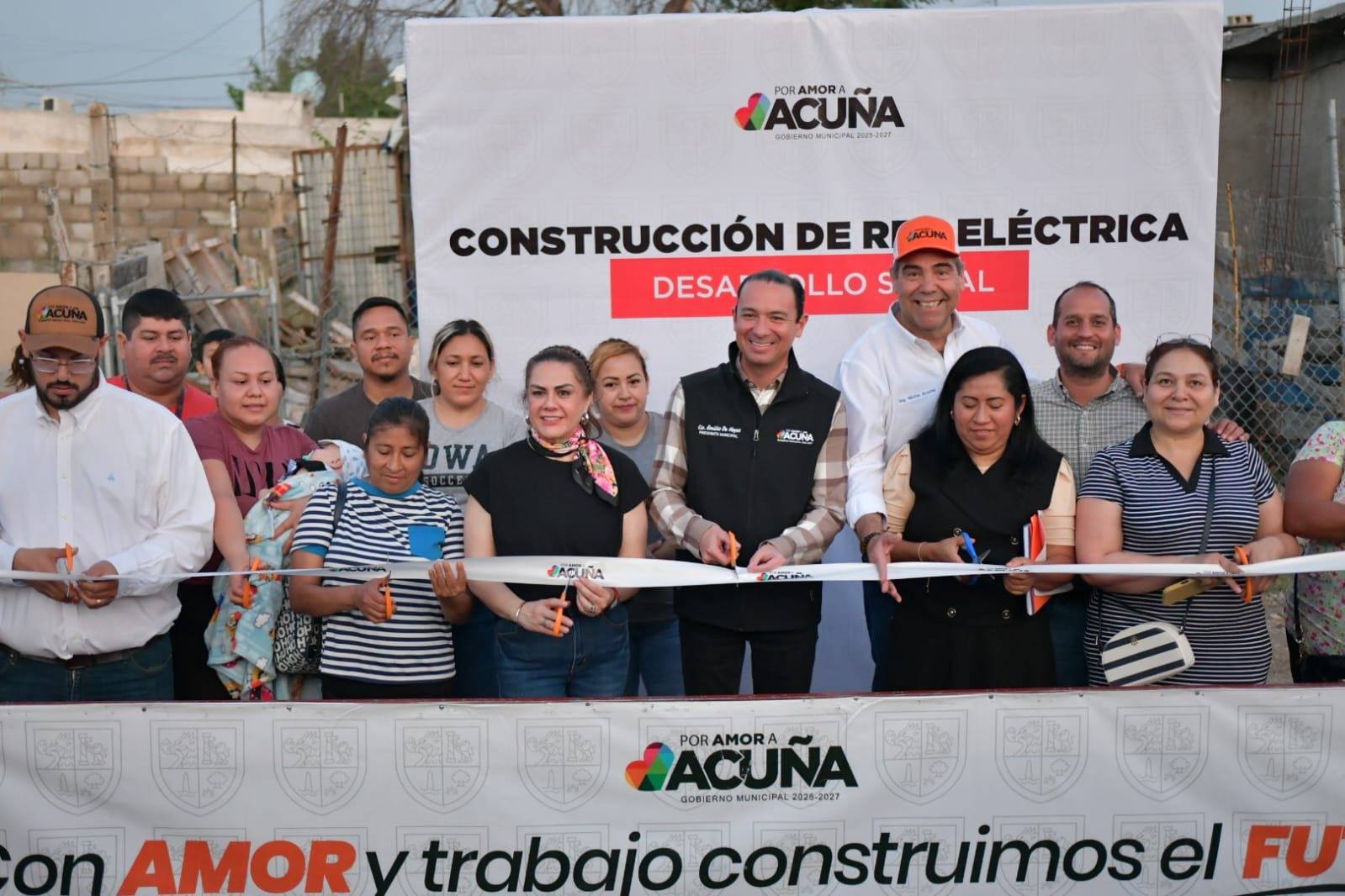 GOBIERNO DE UNIDAD CONSTRUYE RED ELÉCTRICA EN FUNDADORES