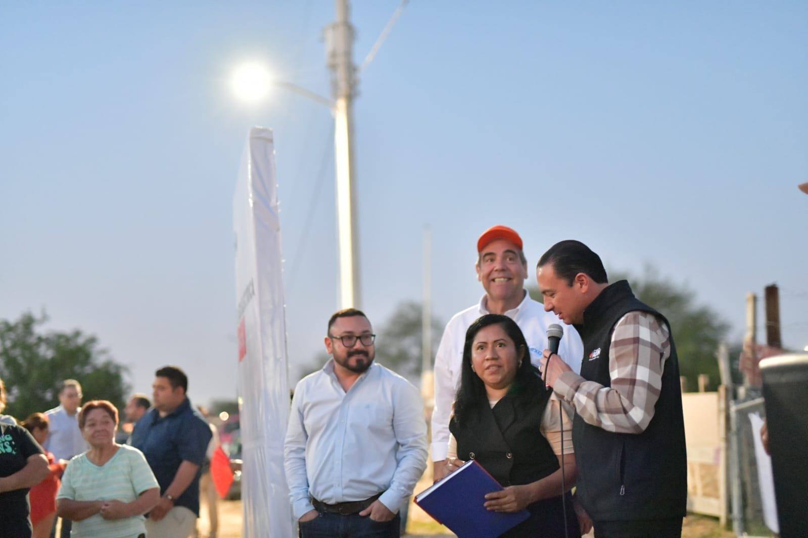 GOBIERNO DE UNIDAD CONSTRUYE RED ELÉCTRICA EN FUNDADORES
