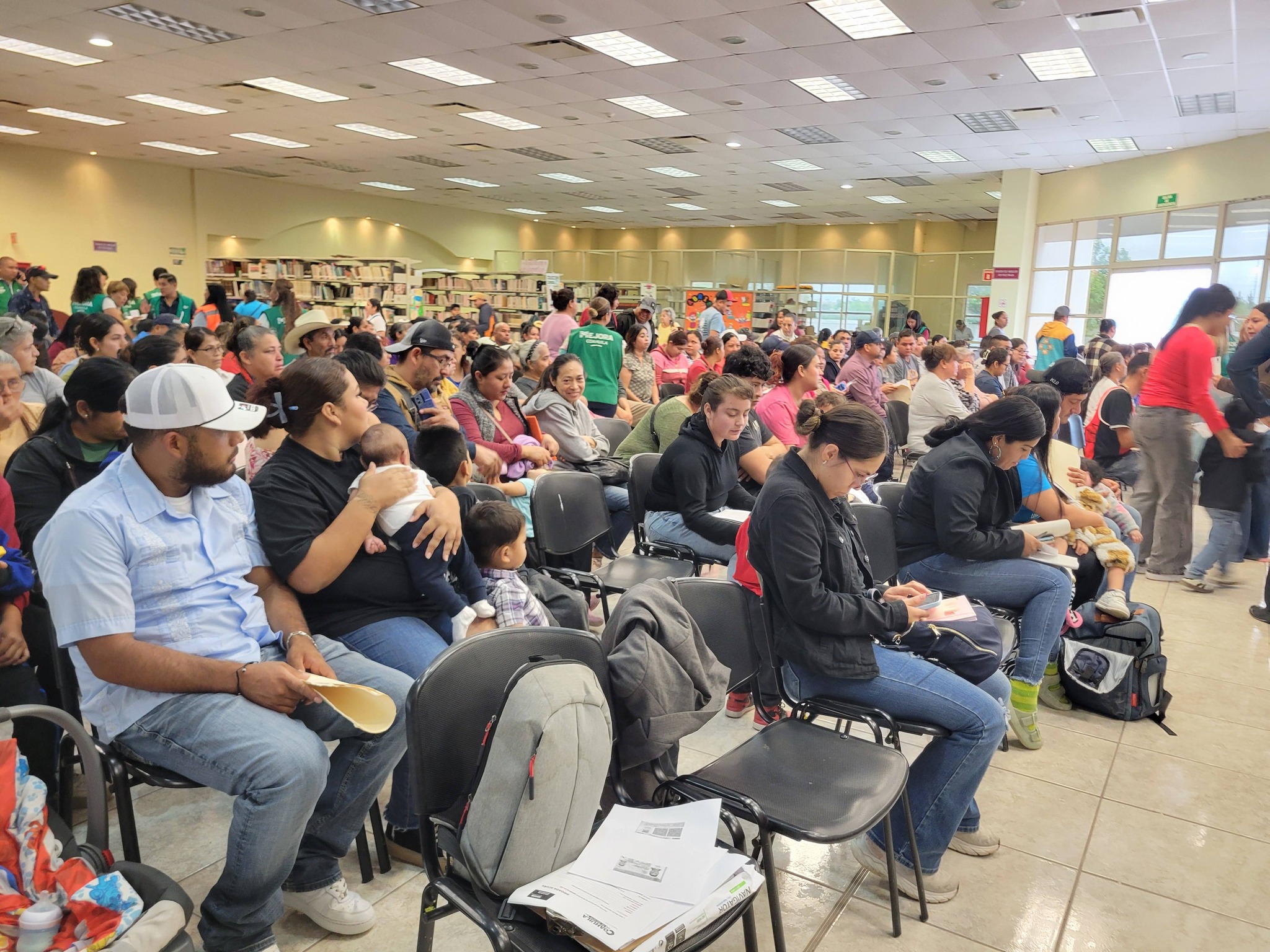 Gran brigada del Registro Civil en la Infoteca Del Estado