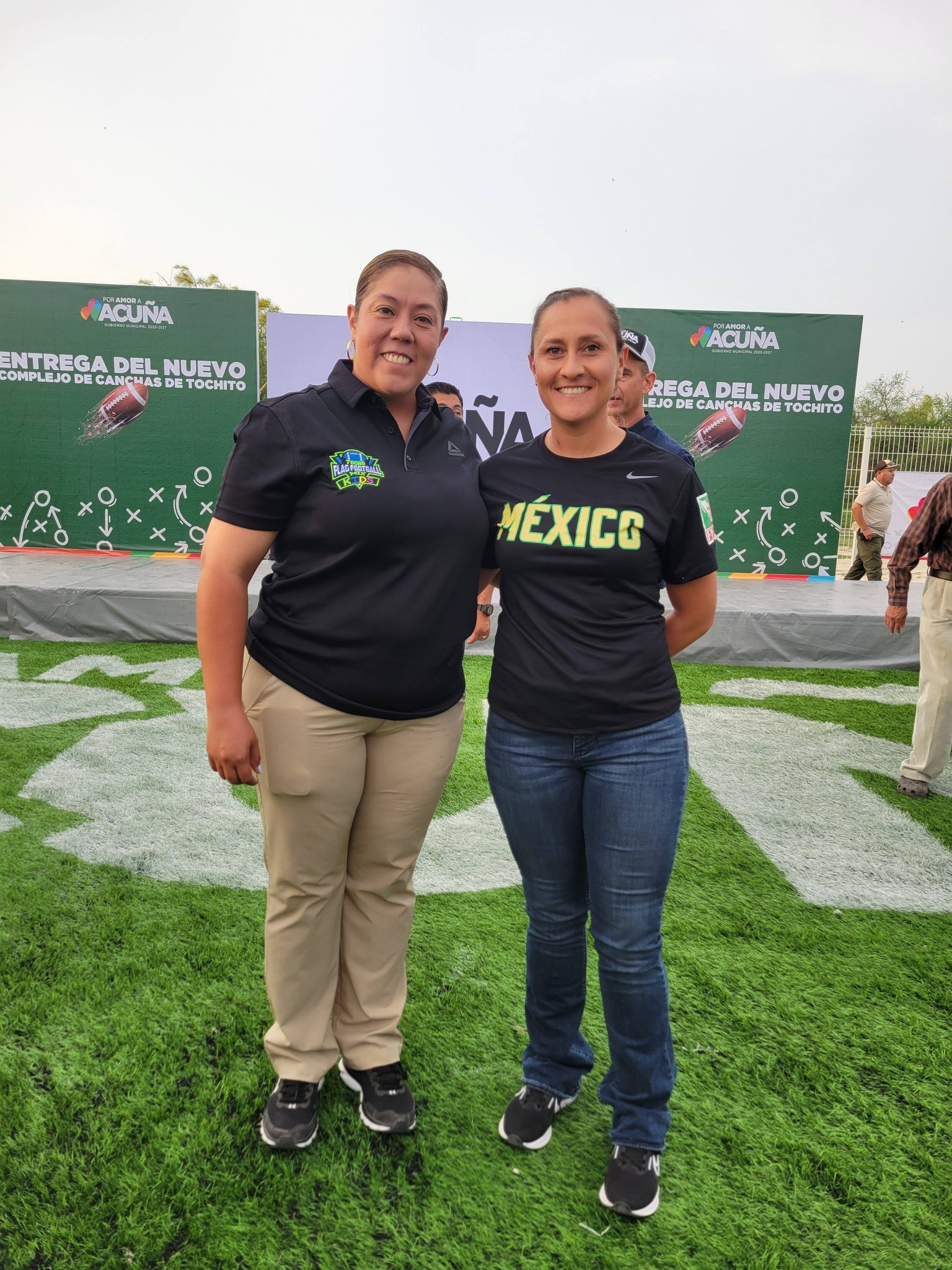 Inaugura el alcalde 3 canchas de tochito