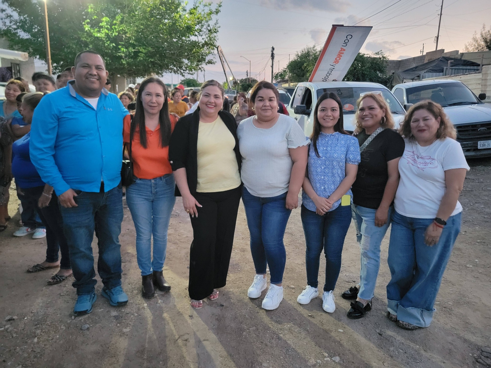 Inaugura el alcalde Emilio De Hoyos electrificación