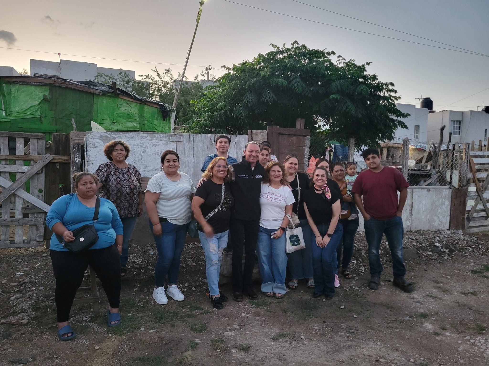 Inaugura el alcalde Emilio De Hoyos electrificación