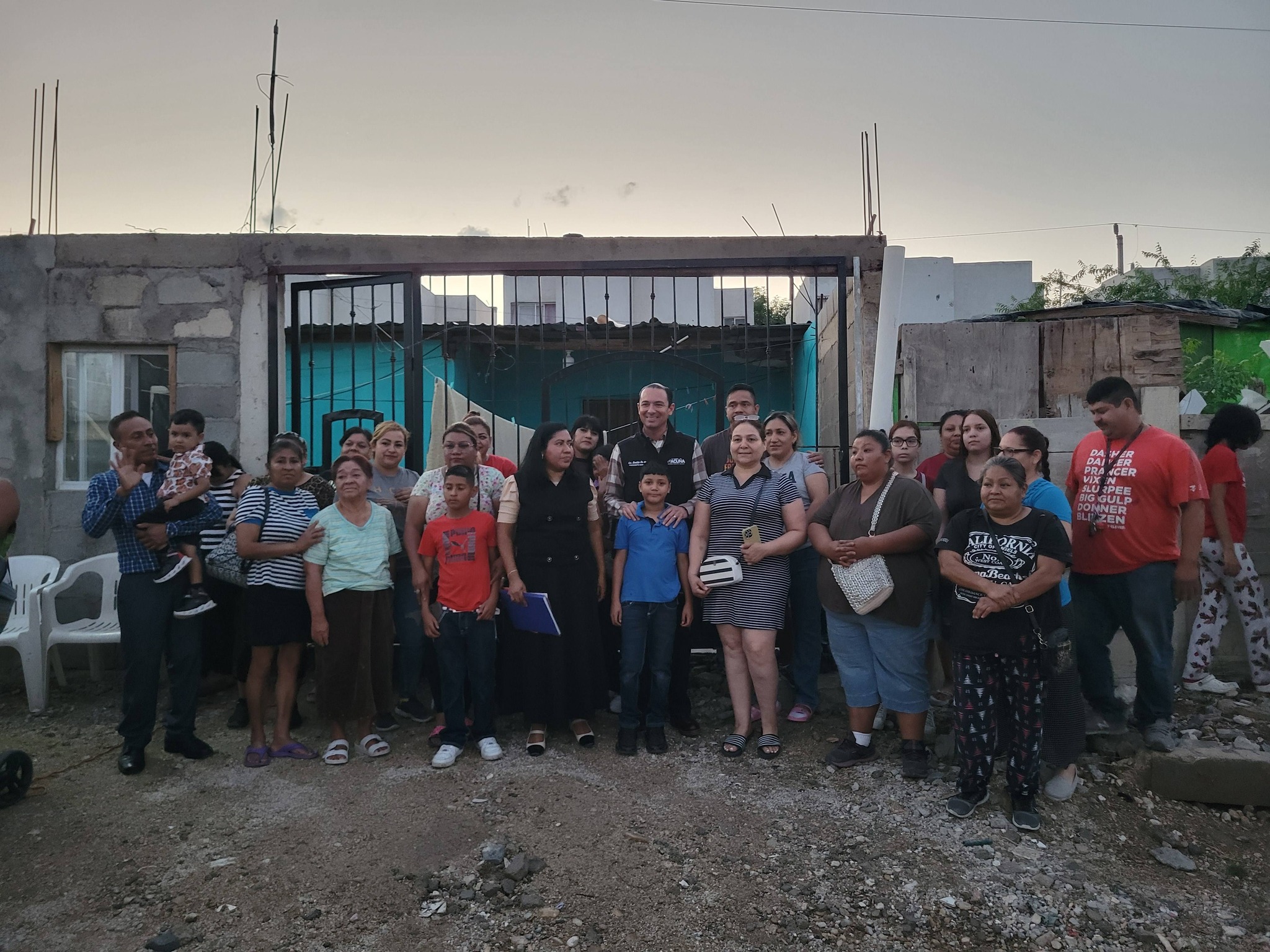 Inaugura el alcalde Emilio De Hoyos electrificación