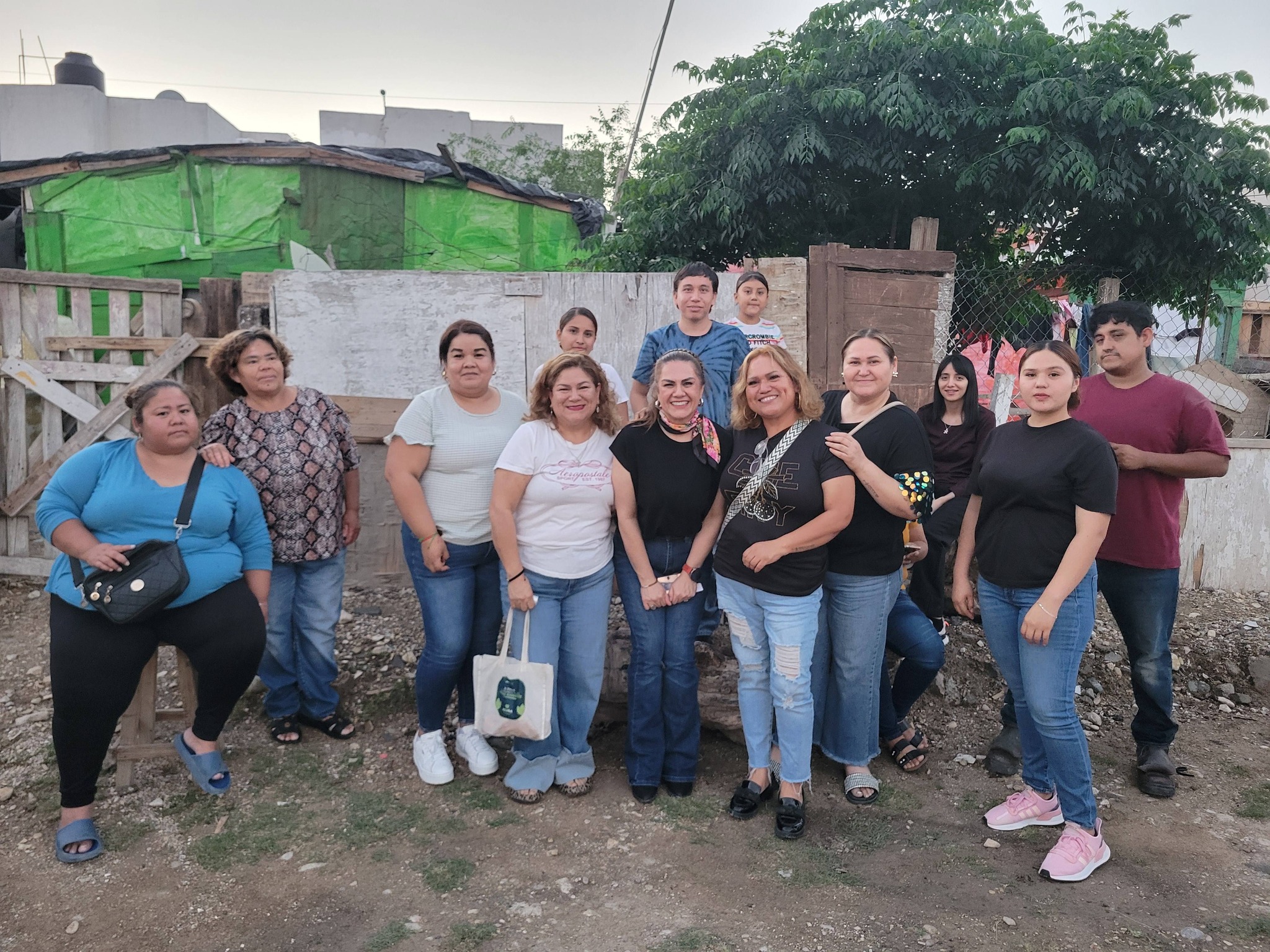 Inaugura el alcalde Emilio De Hoyos electrificación