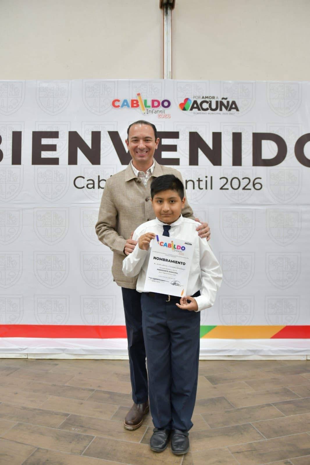 INTEGRANTES DEL CABILDO INFANTIL 2026 RECIBIERON SU NOMBRAMIENTO DE MANOS DEL ALCALDE EMILIO DE HOYOS