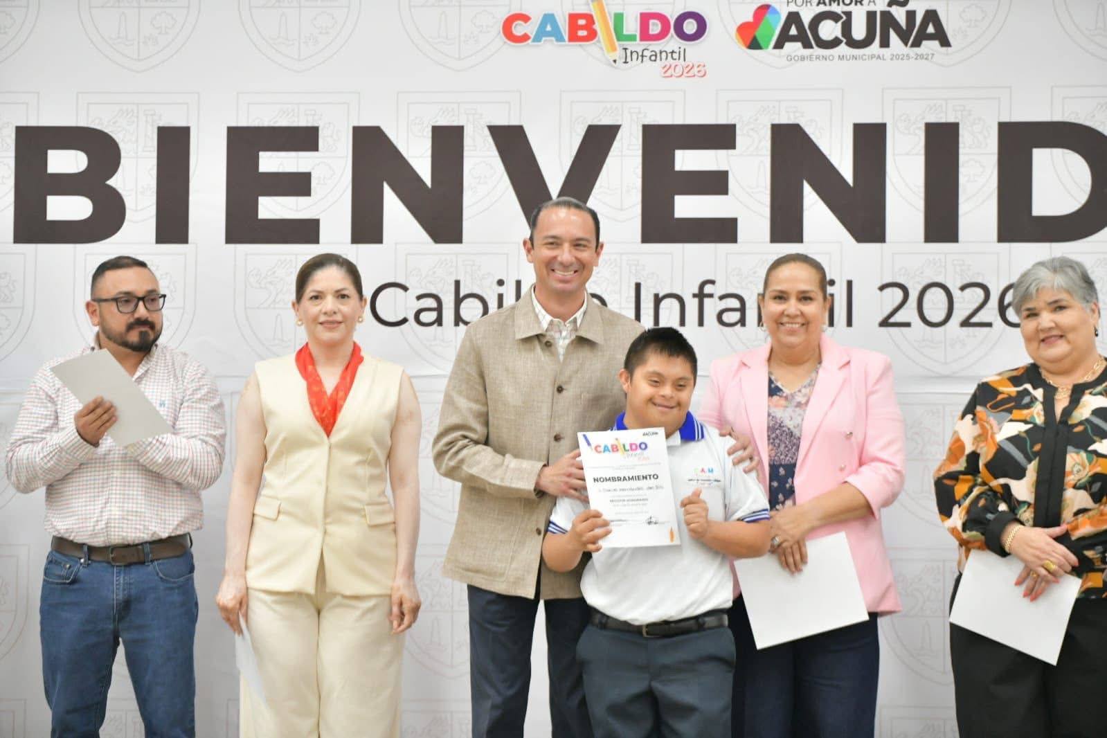 INTEGRANTES DEL CABILDO INFANTIL 2026 RECIBIERON SU NOMBRAMIENTO DE MANOS DEL ALCALDE EMILIO DE HOYOS