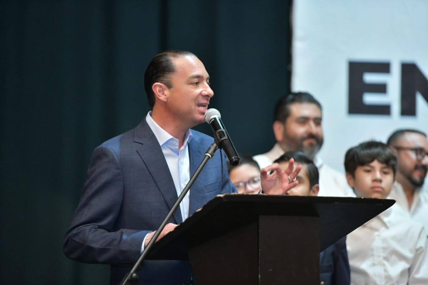 INTEGRANTES DEL CABILDO INFANTIL 2026 PRESIDEN JUNTO AL ALCALDE EMILIO DE HOYOS EL ARRANQUE DEL PROGRAMA DE BECAS "POR AMOR A TÍ"