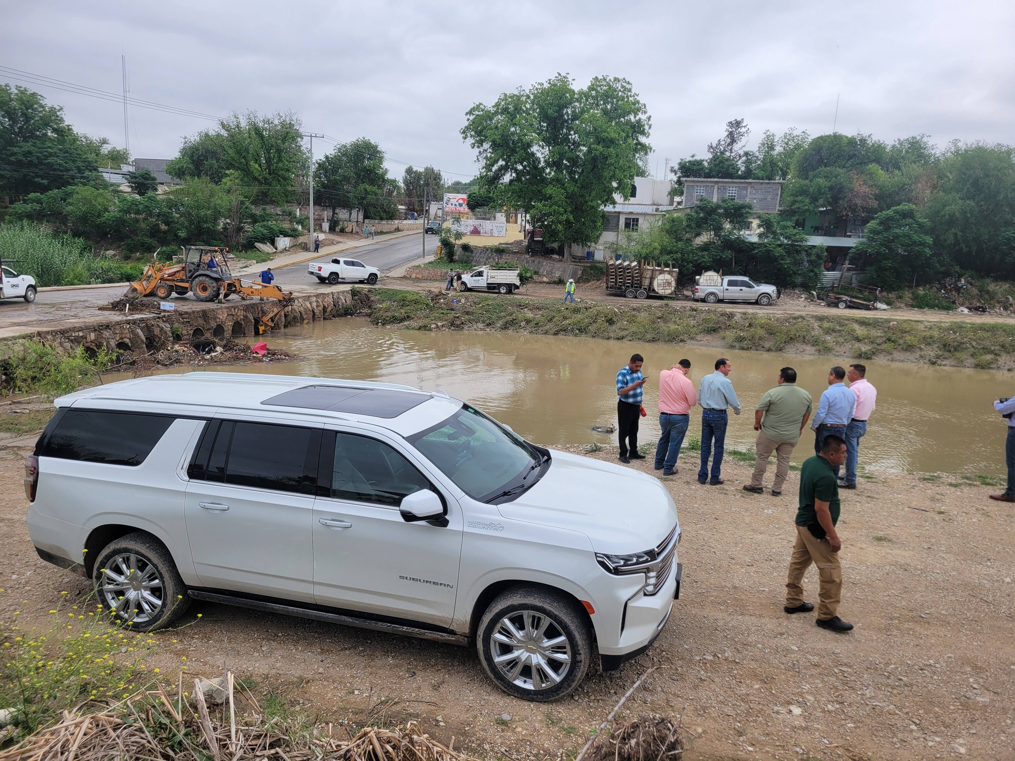 Limpian de basura vado de la Aquiles Serdán