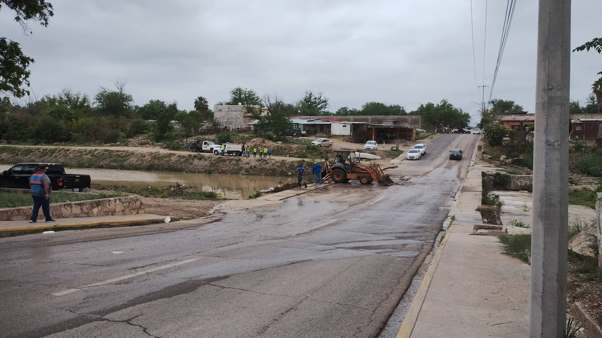 Limpian de basura vado de la Aquiles Serdán