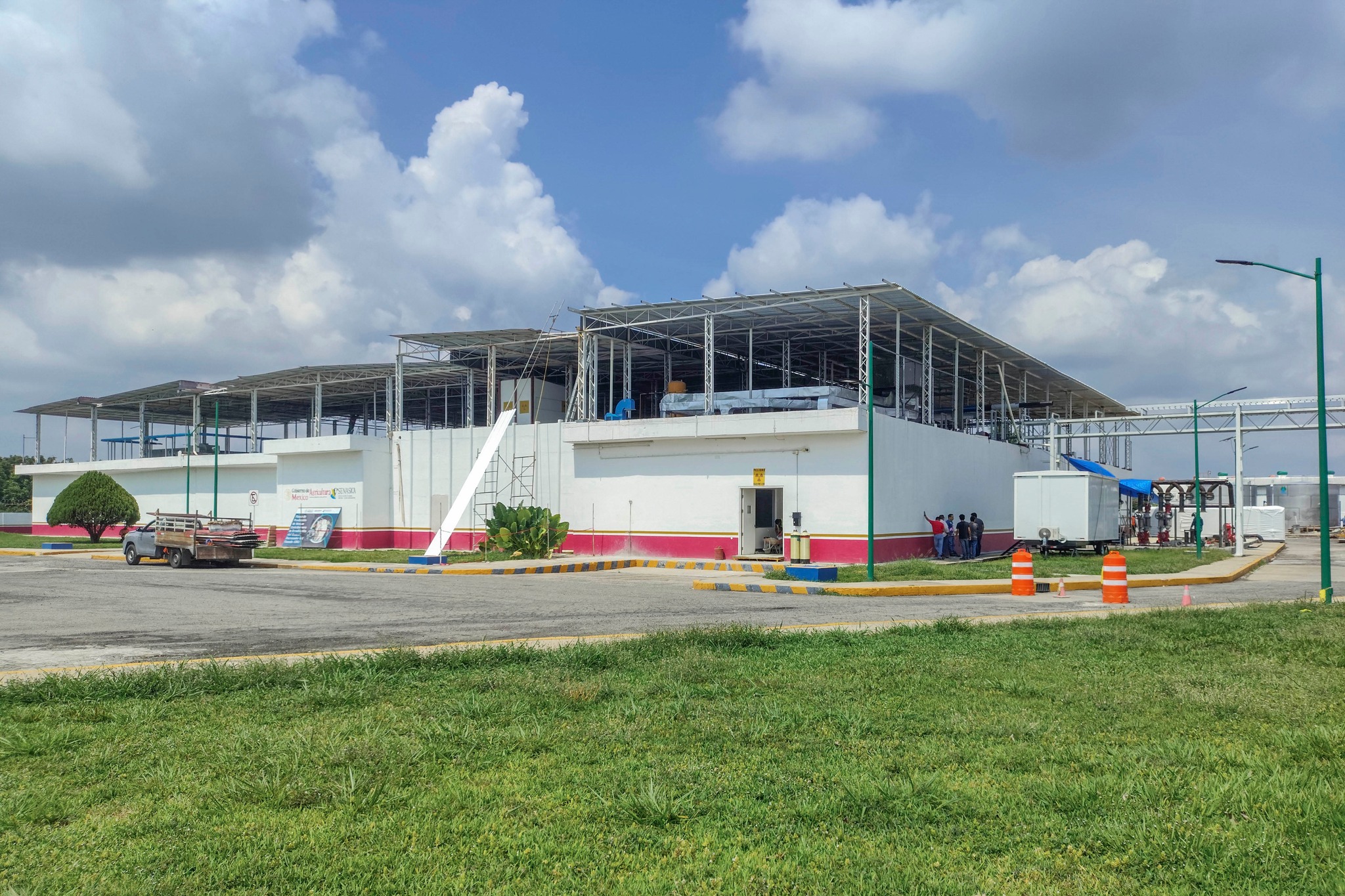 Planta que producirá moscas estériles para erradicar el gusano barrenador del ganado lleva 75% de avance