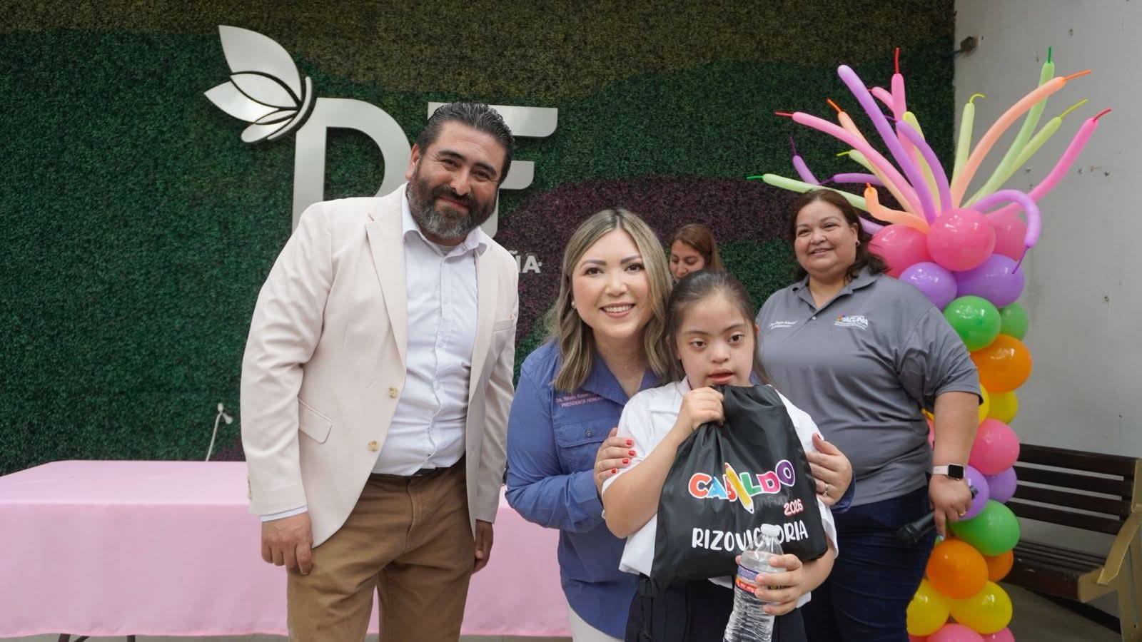 Recibe la señora Yahaira al cabildo infantil