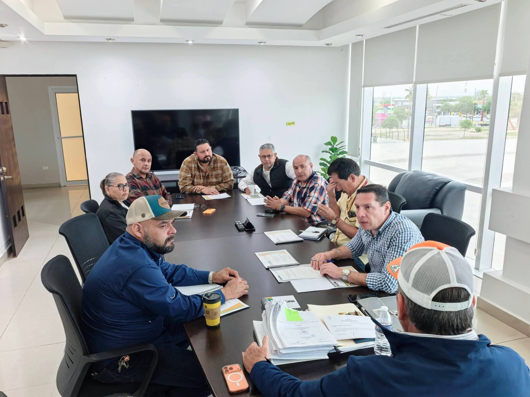 Recorren e inspeccionan terrenos en Ciudad Acuña, considerados para la construcción de la nueva Clínica Hospital del ISSSTE