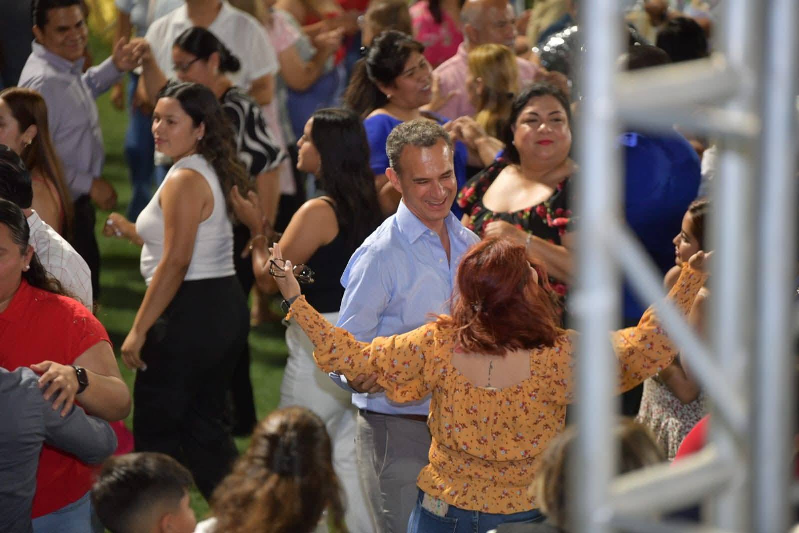 CELEBRA EMILIO A LO GRANDE A LAS Y LOS MEJORES MAESTROS DE COAHUILA