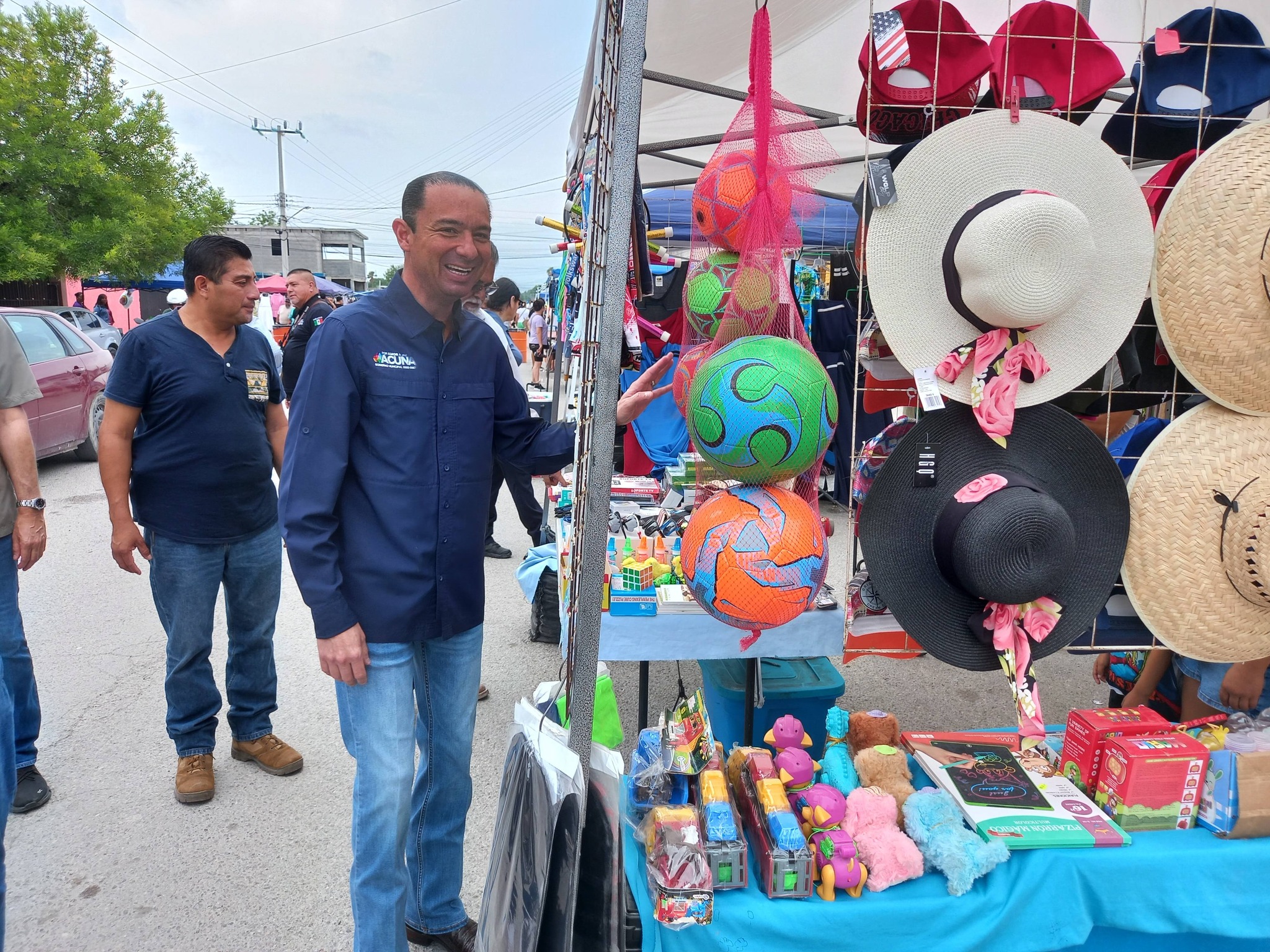 Con gran éxito reanuda actividades el comercio ambulante en la Calle Ancha