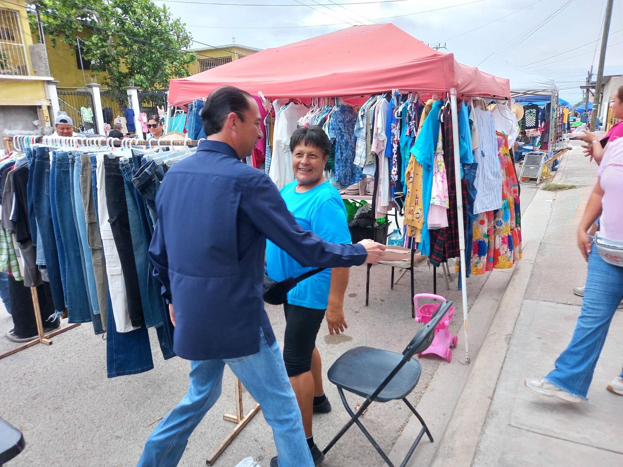 Con gran éxito reanuda actividades el comercio ambulante en la Calle Ancha