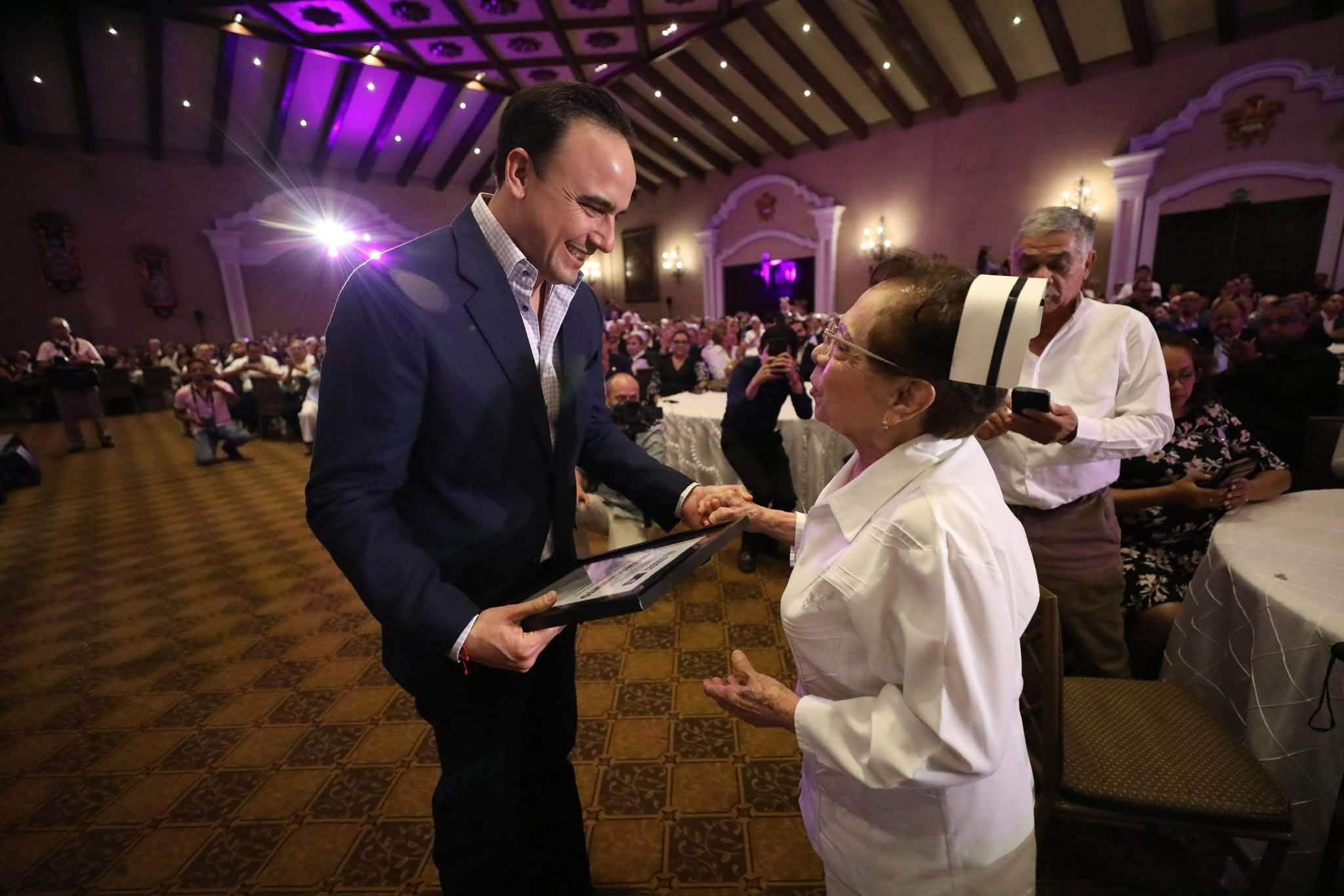 EN EQUIPO CON LAS Y LOS ENFERMEROS DE COAHUILA, FORTALECEMOS NUESTRO SISTEMA DE SALUD: MANOLO