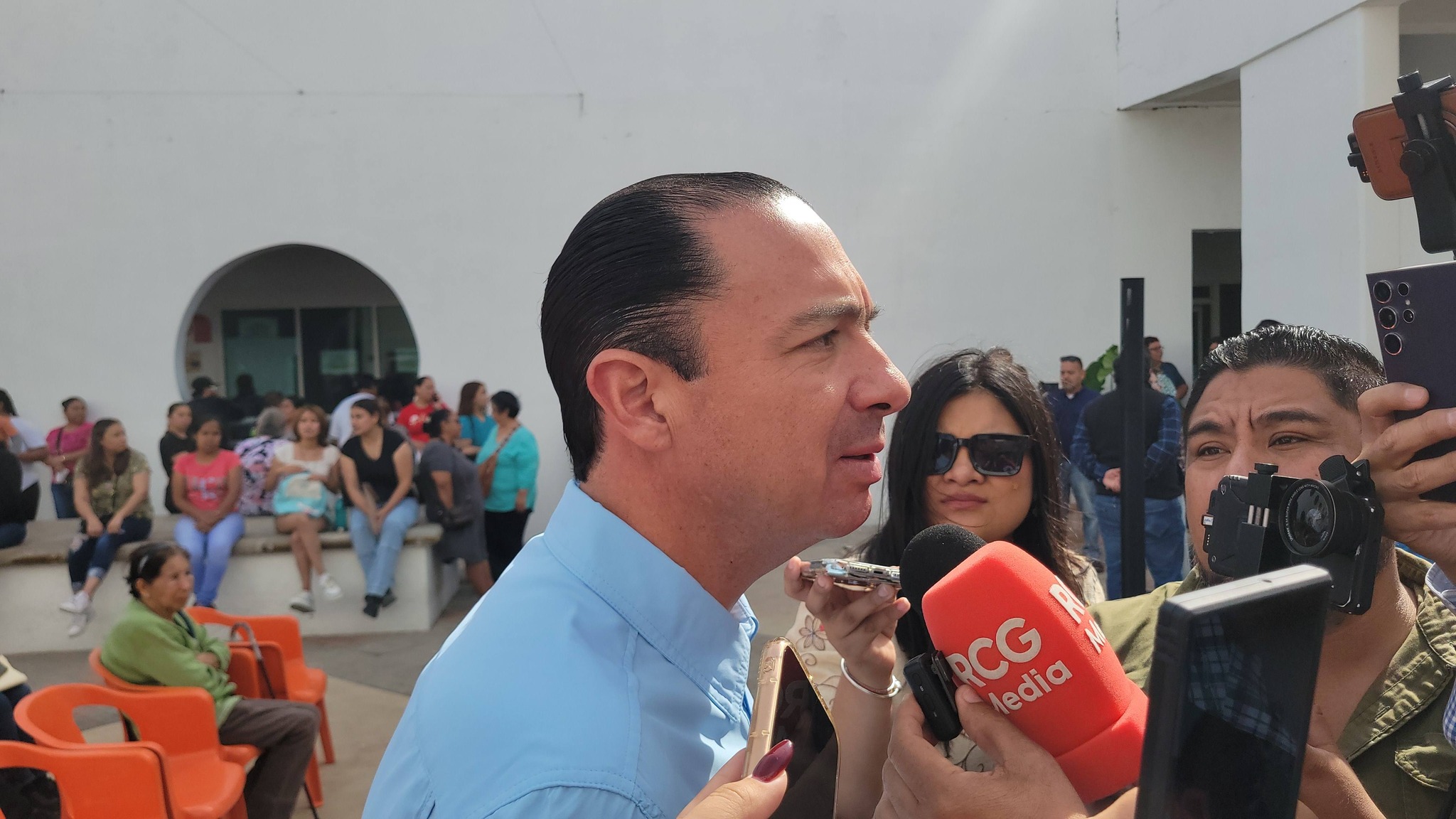 Entrega Emilio becas a mil estudiantes