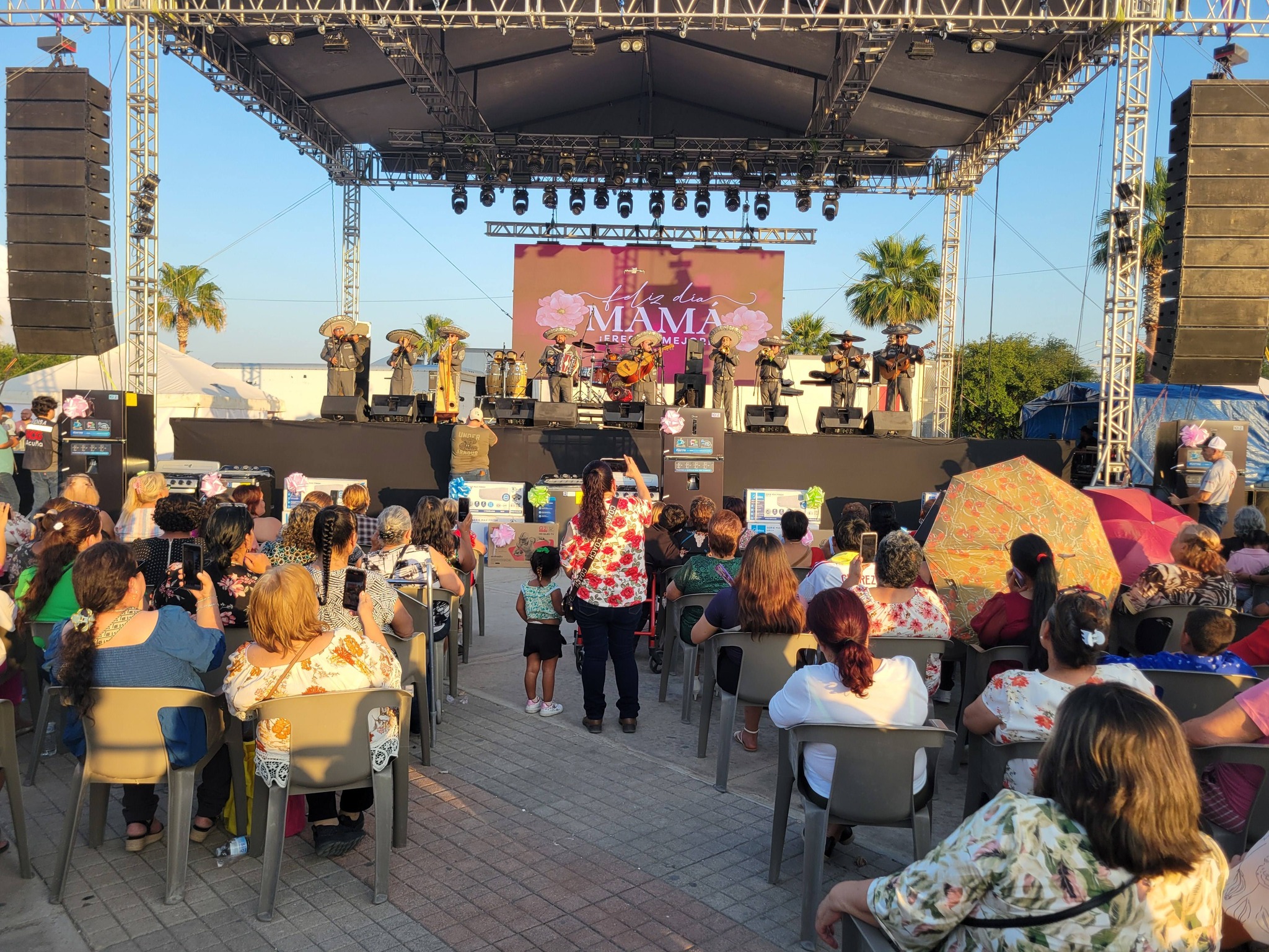 Festeja gobierno municipal a las mamás de Acuña