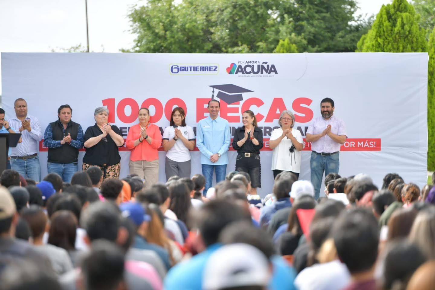 GOBIERNO DE UNIDAD IMPULSA EL FUTURO DE LA JUVENTUD CON ENTREGA DE BECAS