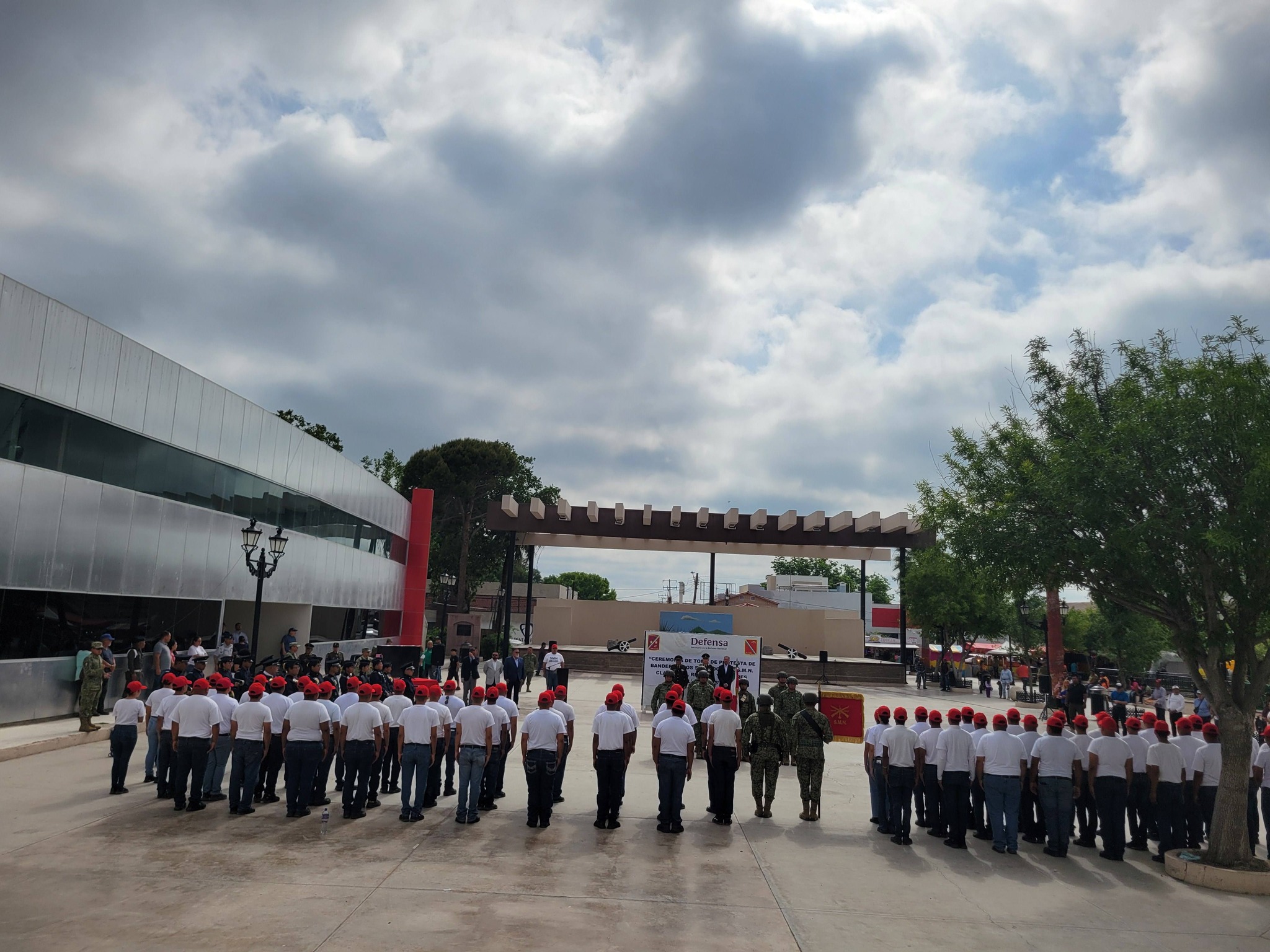 Juran bandera los soldados del Servicio Militar Nacional
