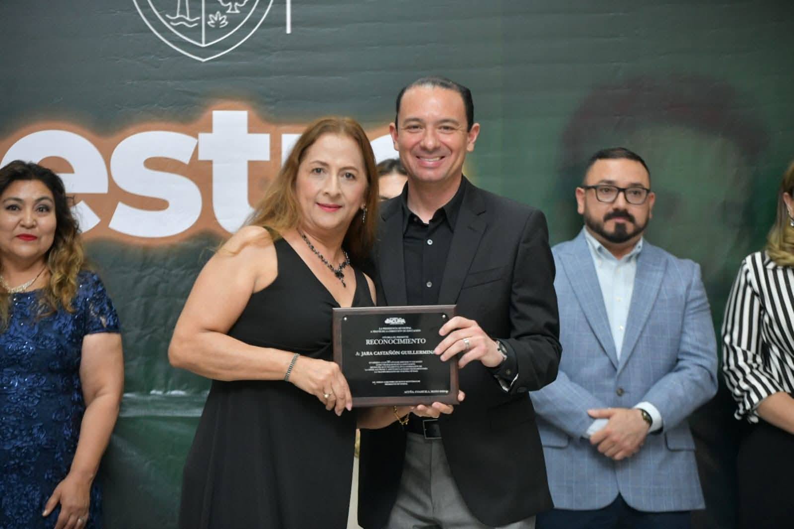 RECONOCE LA PRESIDENCIA MUNICIPAL TRAYECTORIA DE MAESTROS Y MAESTRAS