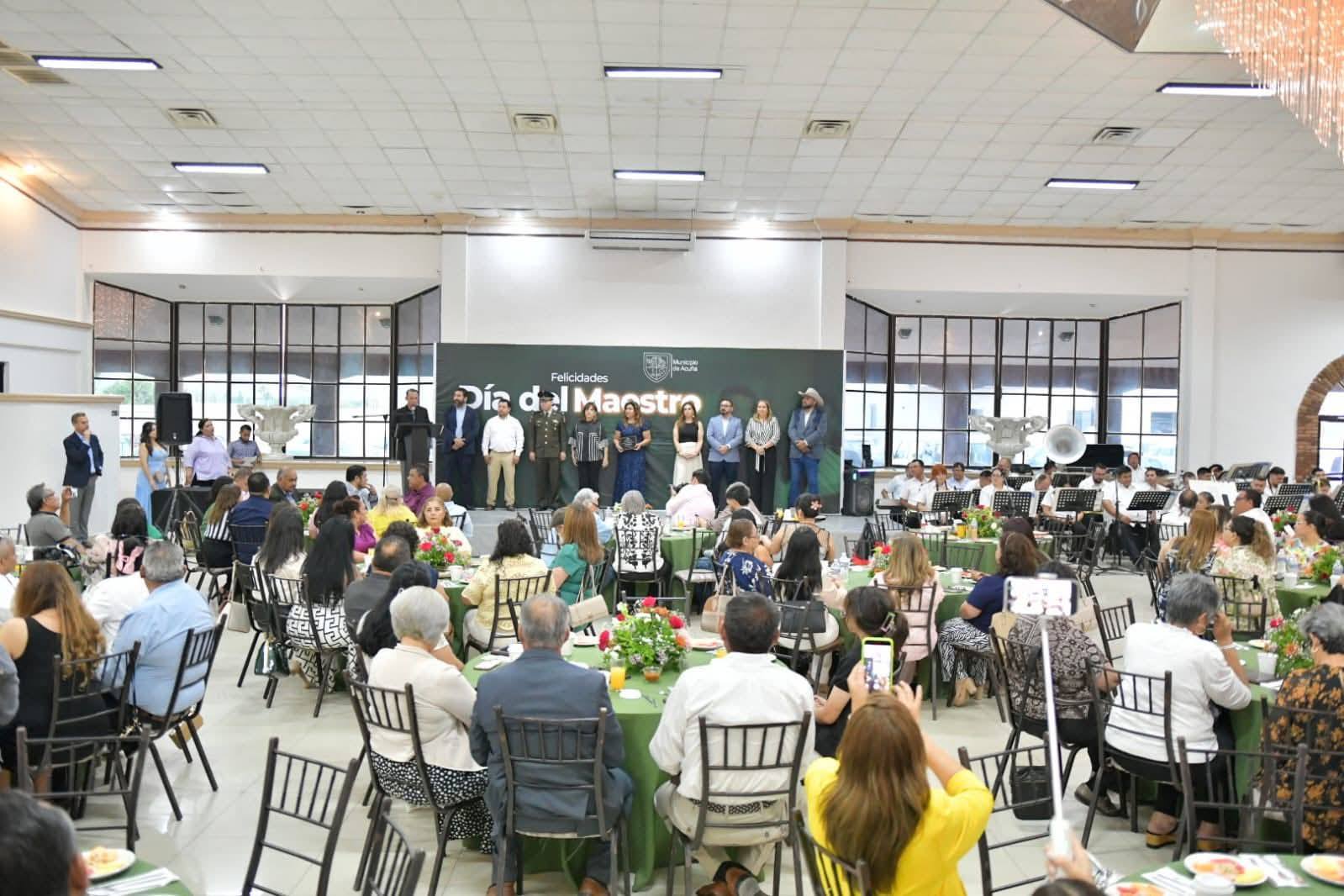 RECONOCE LA PRESIDENCIA MUNICIPAL TRAYECTORIA DE MAESTROS Y MAESTRAS